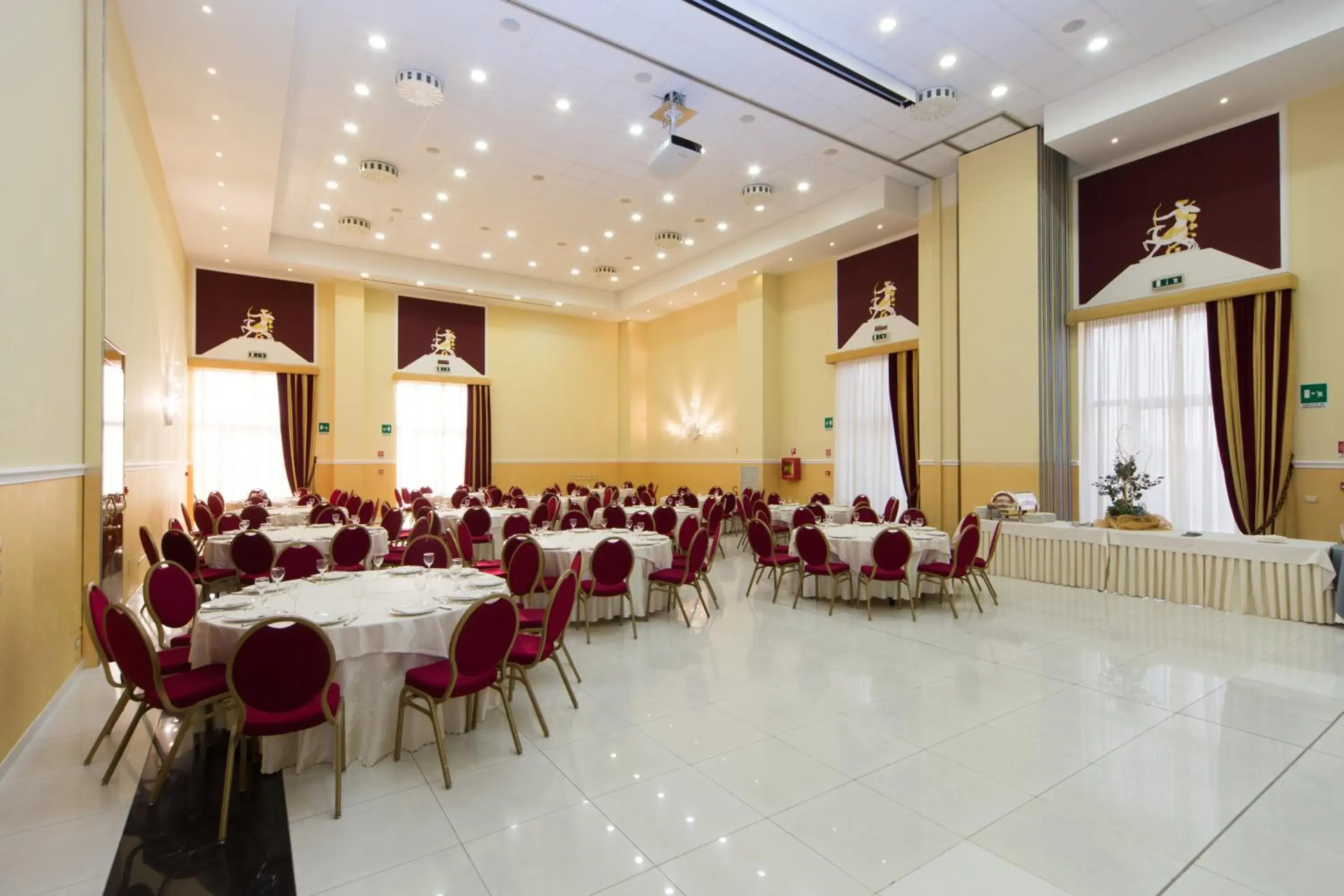 Meeting/conference room, Restaurant/Places to Eat in Zanhotel Centergross