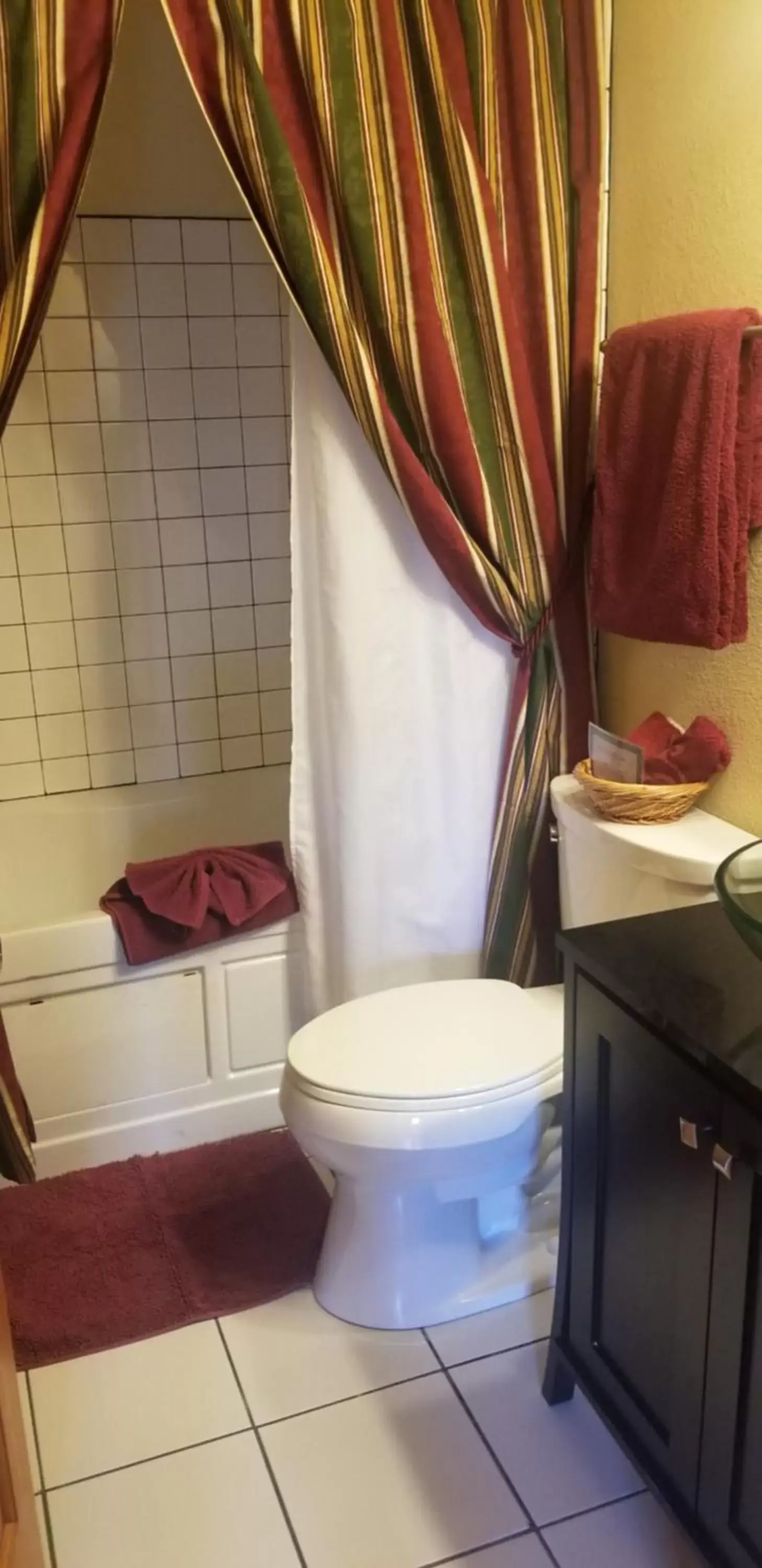 Toilet, Bathroom in All Seasons Inn