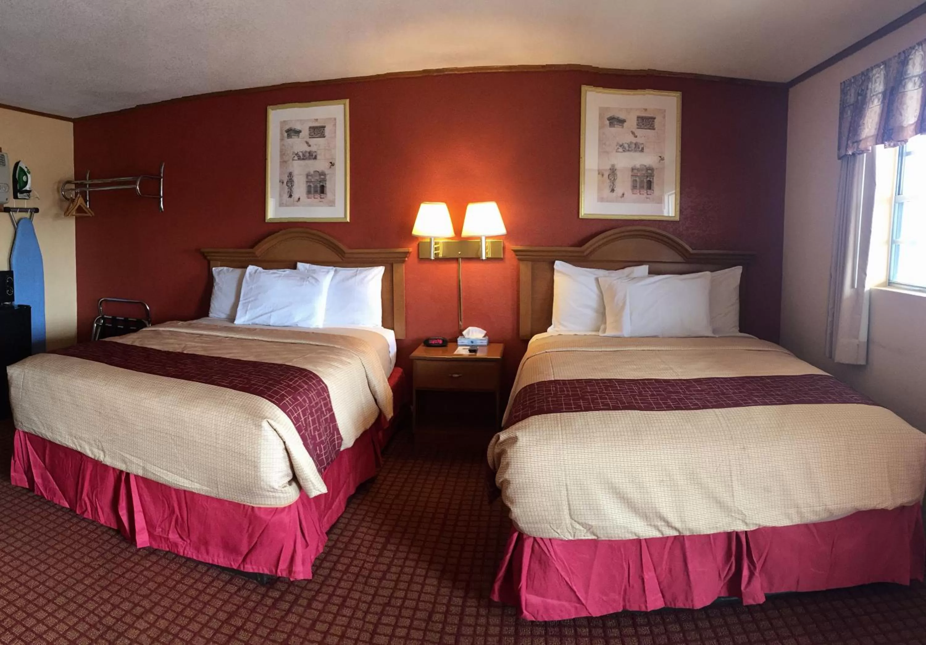 Bed in DeQueen Courtyard Inn