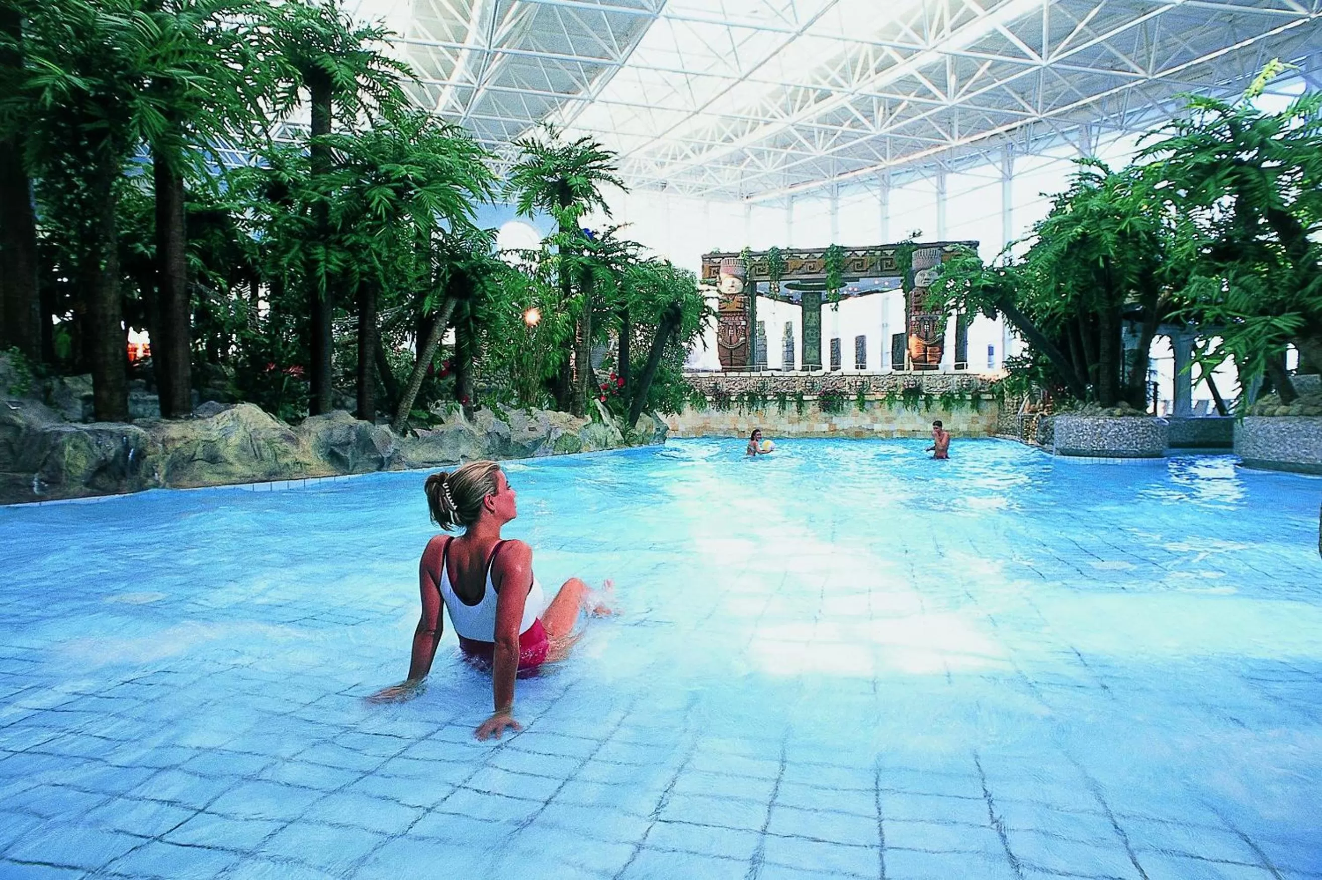 Swimming pool in Wyndham Stralsund HanseDom