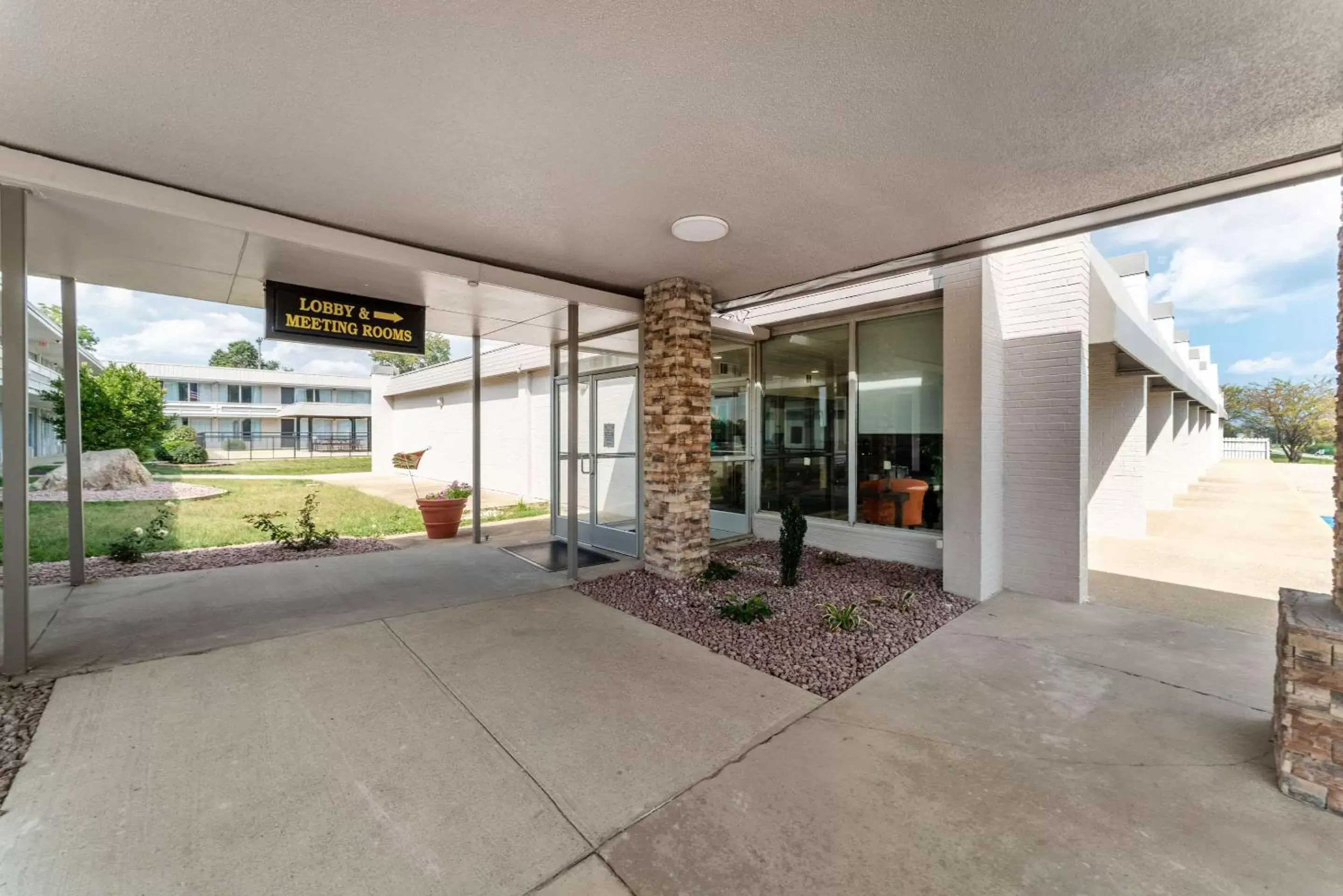 Property building, Lobby/Reception in Quality Inn & Suites Vandalia near I-70 and Hwy 51