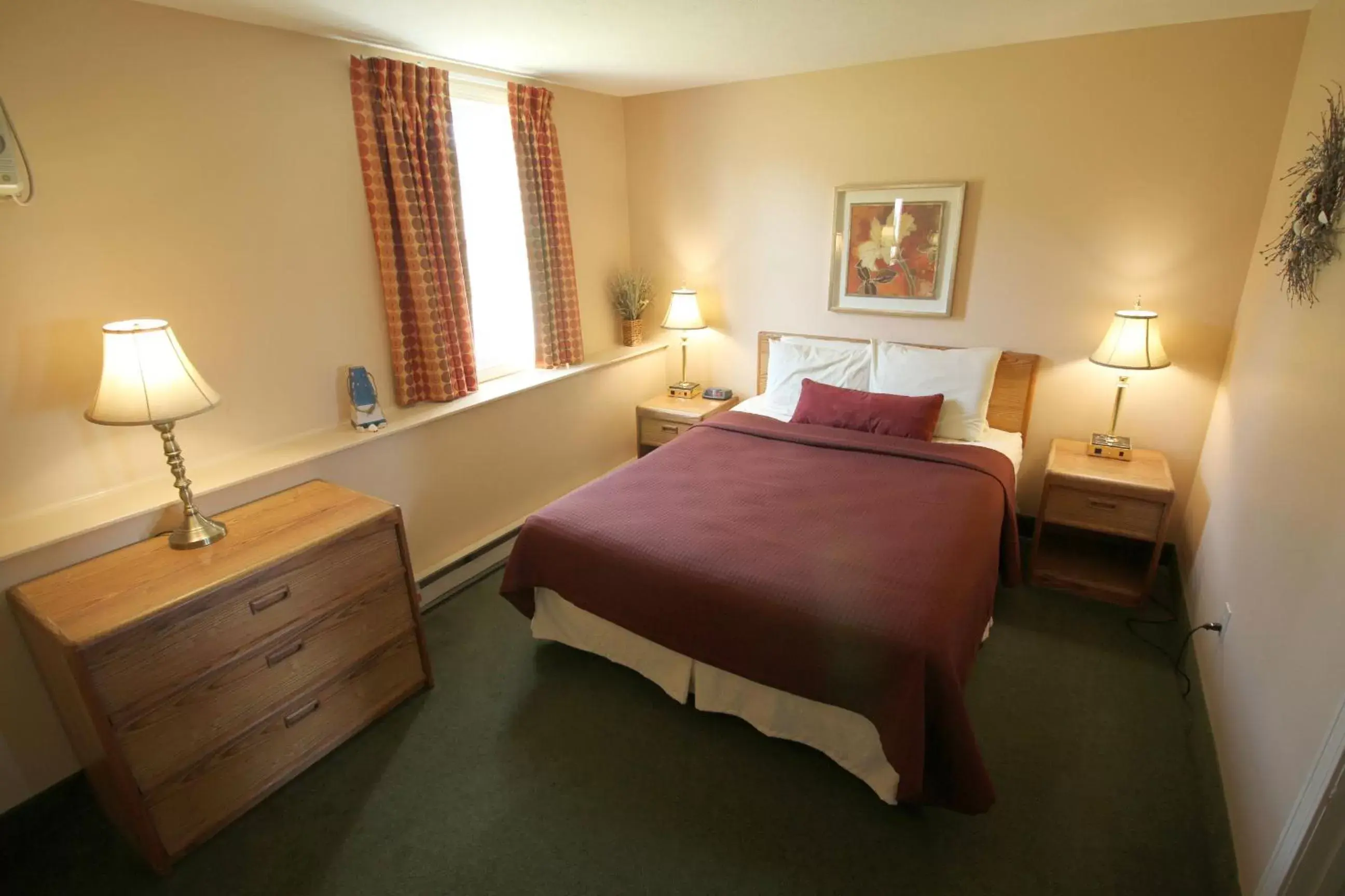 Bedroom, Bed in Misty Harbor Resort