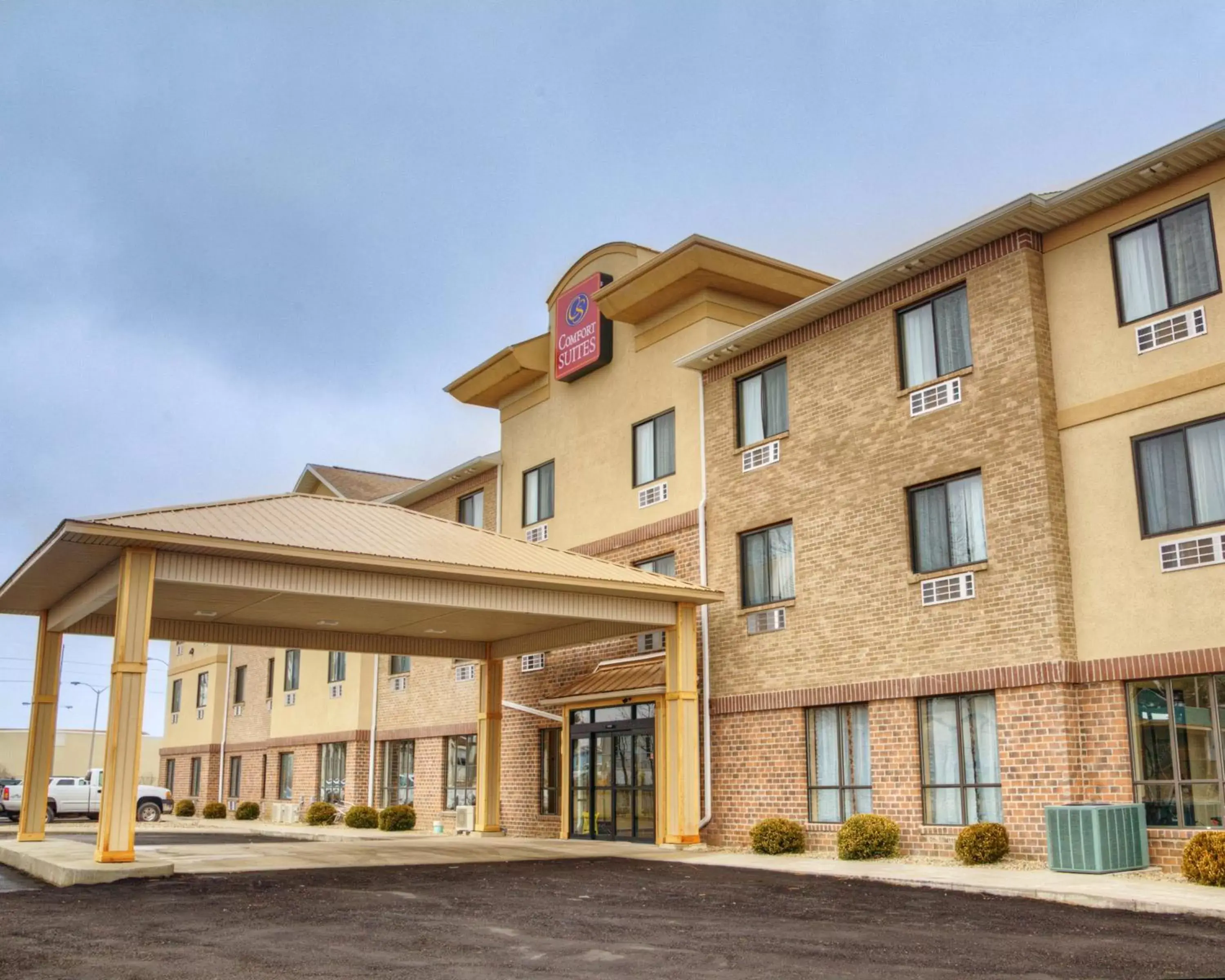 Facade/entrance, Property Building in Comfort Suites Plymouth near US-30