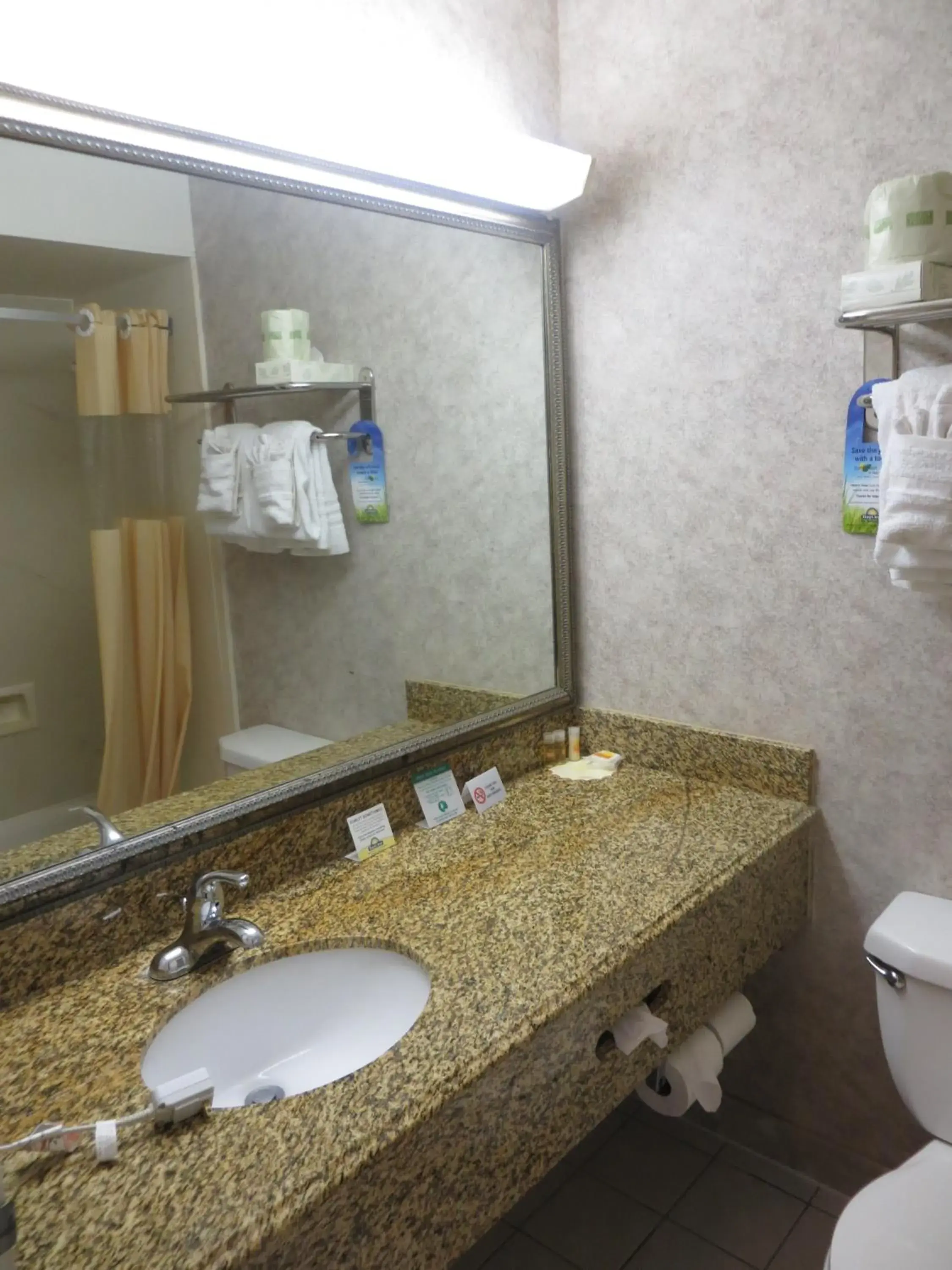 Bathroom in Days Inn by Wyndham Los Angeles LAX/VeniceBch/Marina DelRay