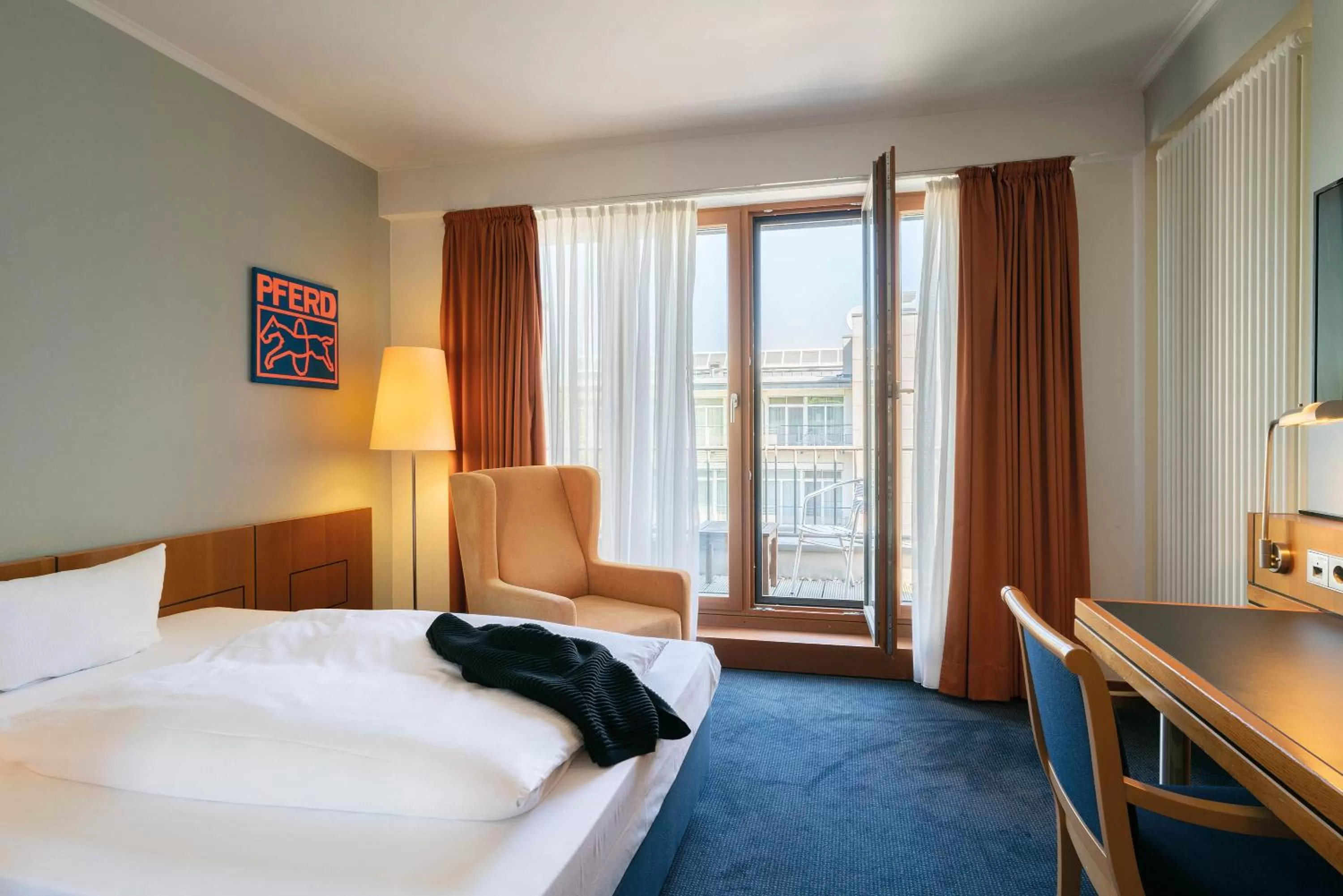 View (from property/room), Bed in Seminaris Hotel Potsdam Griebnitzsee