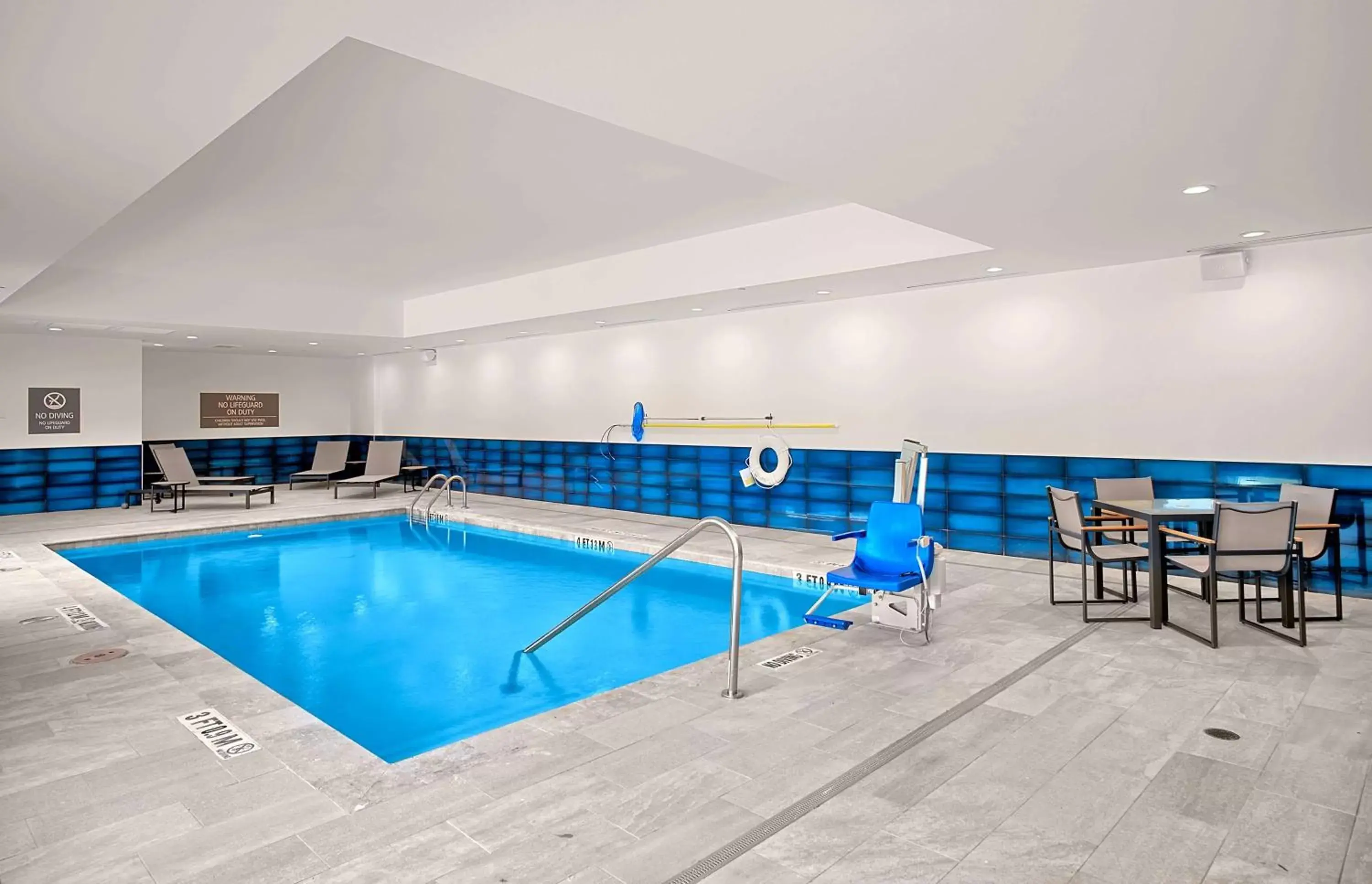 Pool view, Swimming Pool in La Quinta Inn & Suites by Wyndham Texas City I 45