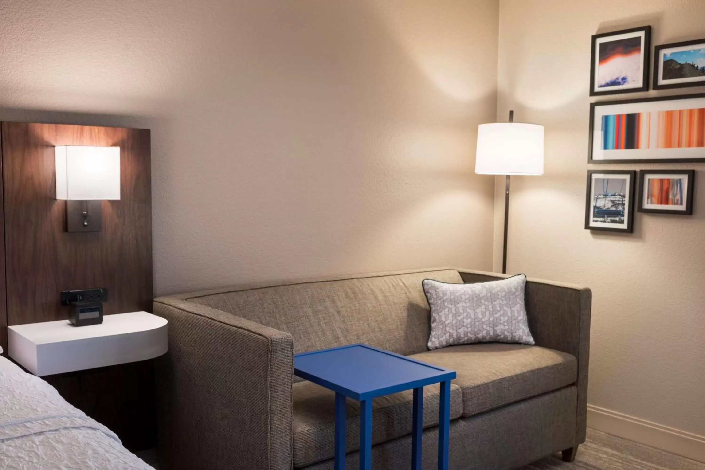 Living room, Seating Area in Hampton Inn Denver-West/Golden