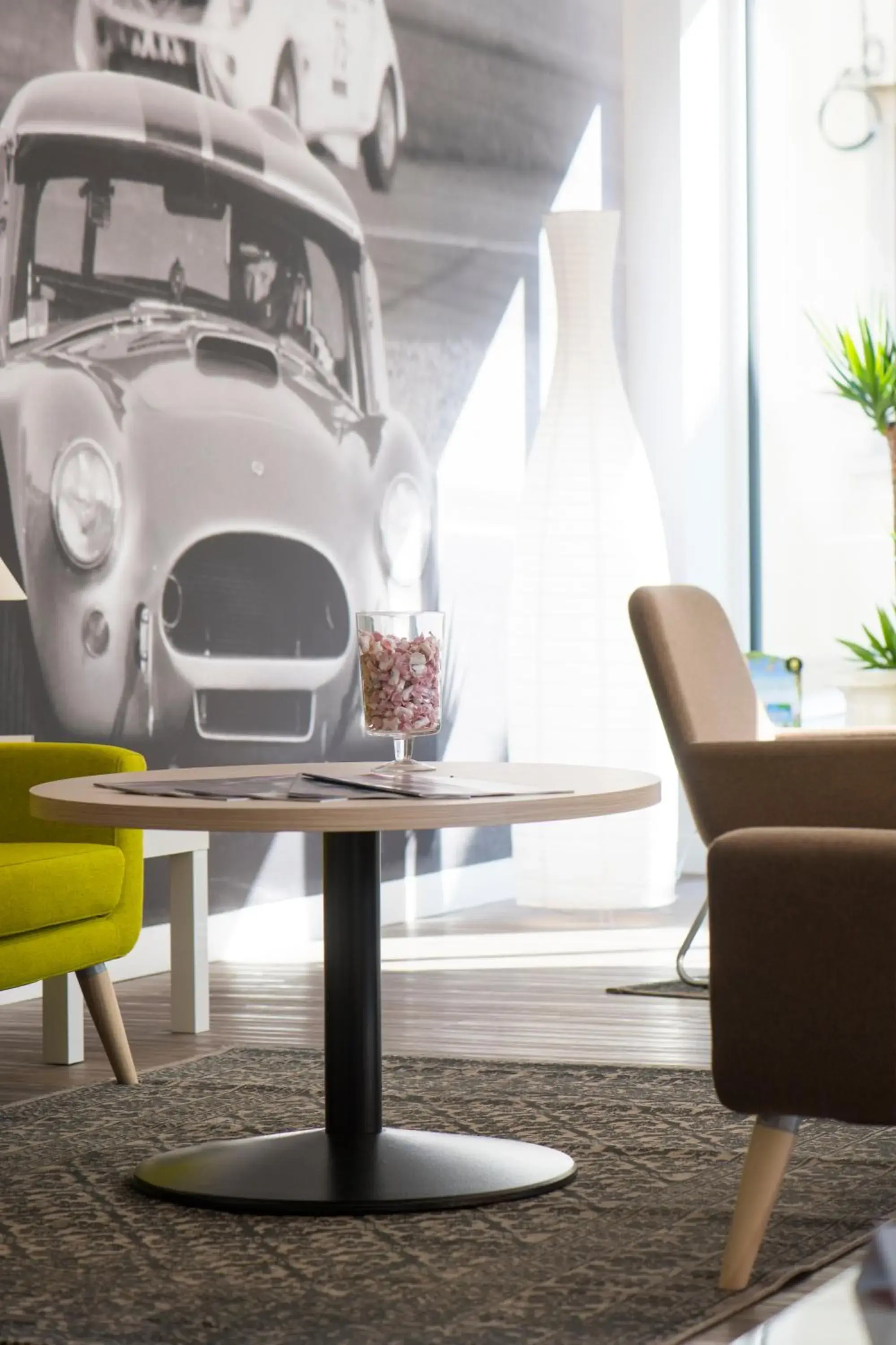 Lounge or bar in The Originals City, Hôtel Chantecler, Le Mans Lounge or bar in The Originals City, Hôtel Chantecler, Le Mans