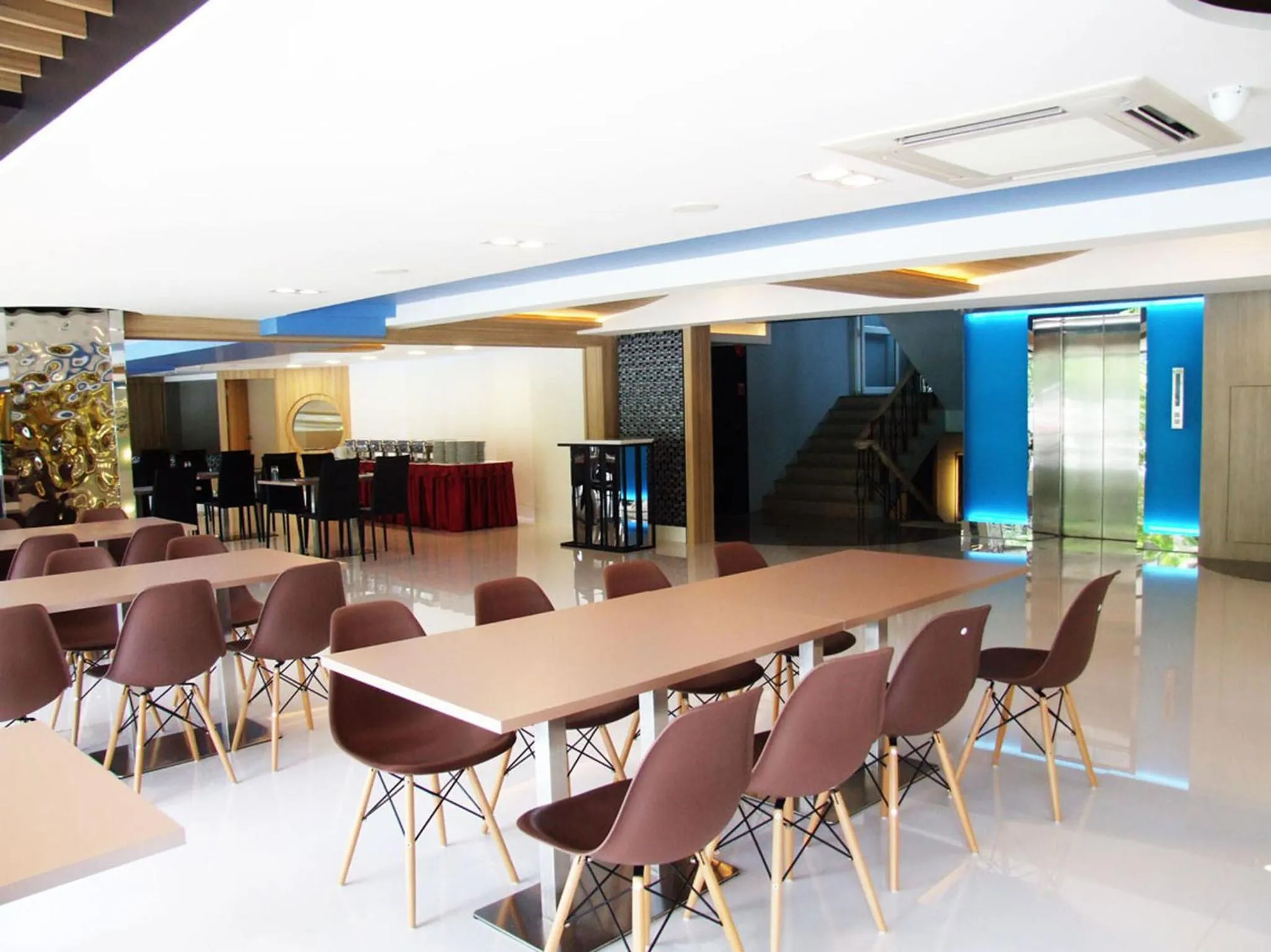 Restaurant/places to eat in Grand Tower Inn Sathorn Hotel