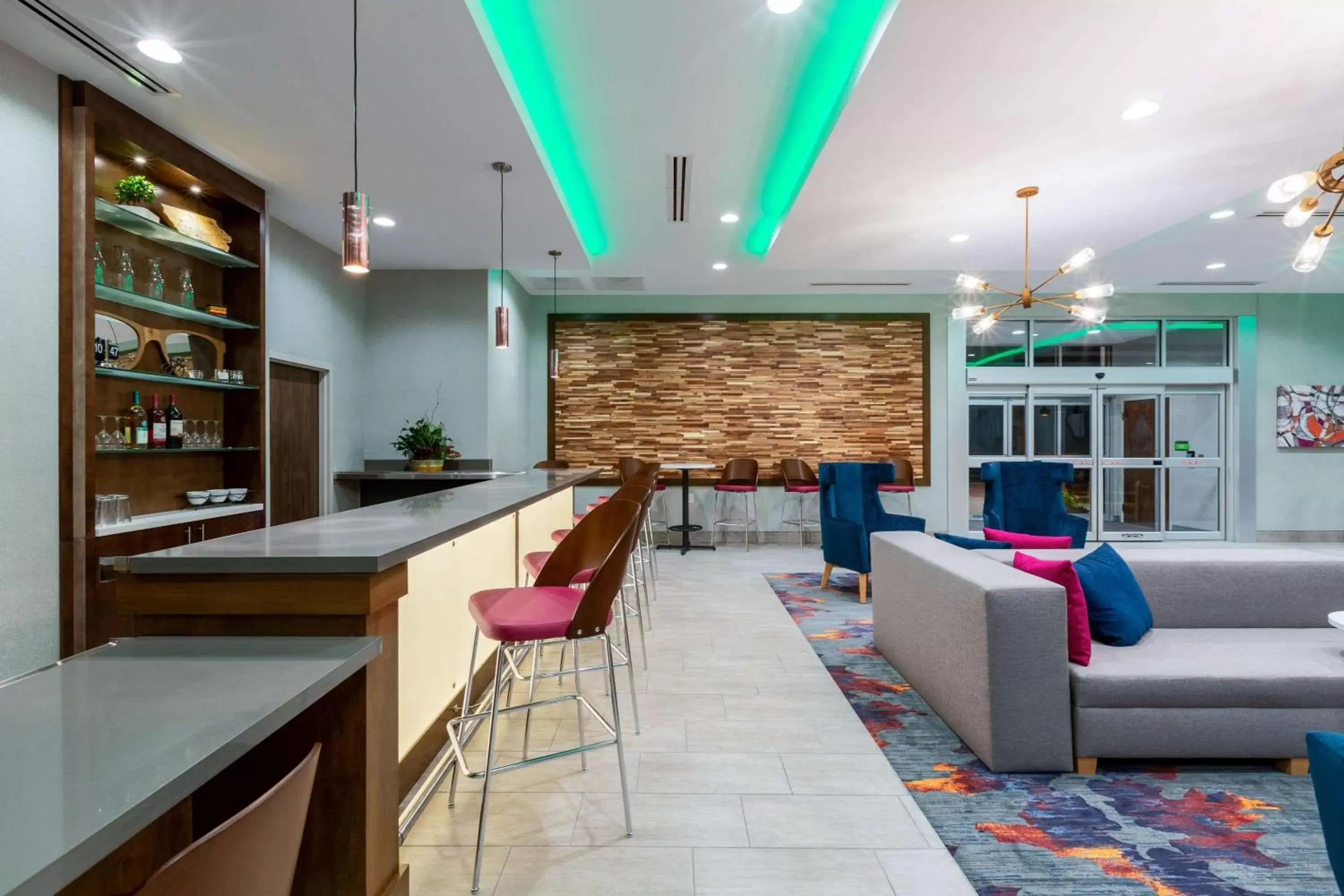 Lounge or bar in La Quinta by Wyndham Altoona Des Moines Lounge or bar in La Quinta by Wyndham Altoona Des Moines