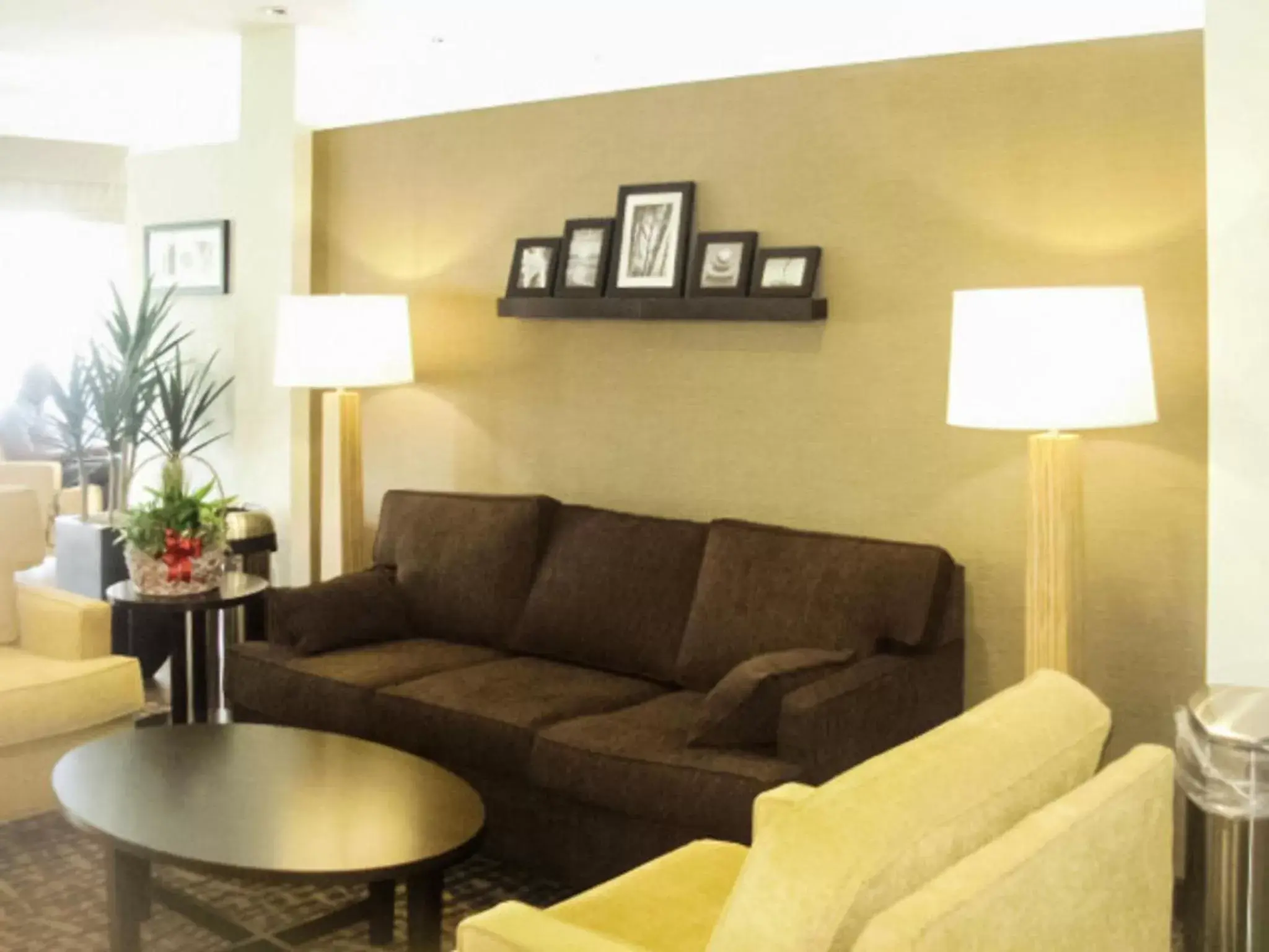 Lobby or reception, Lounge/Bar in Sleep Inn & Suites East Syracuse