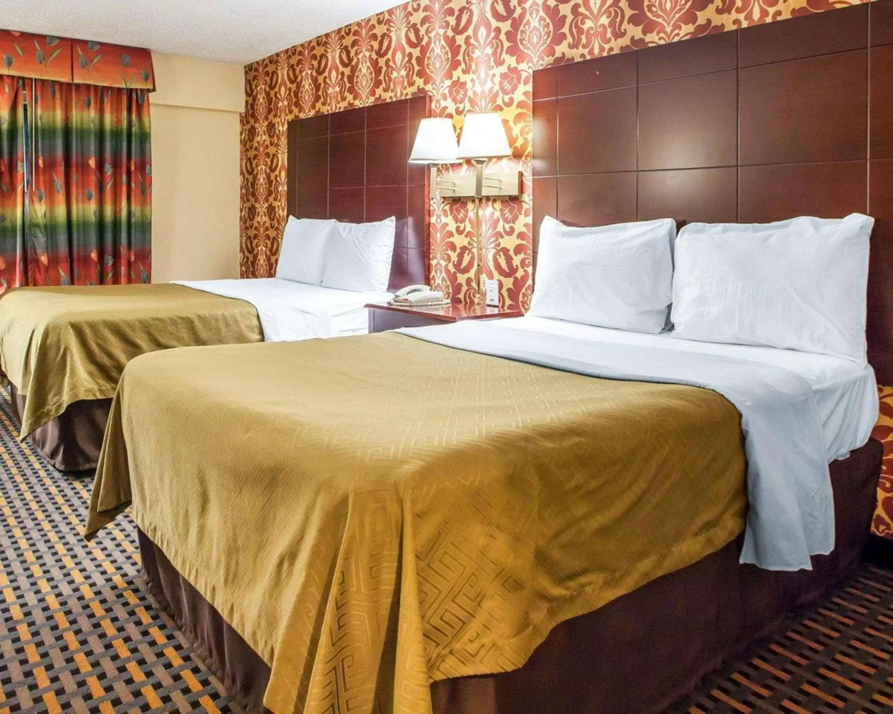 Photo of the whole room, Bed in Days Inn by Wyndham Jersey City