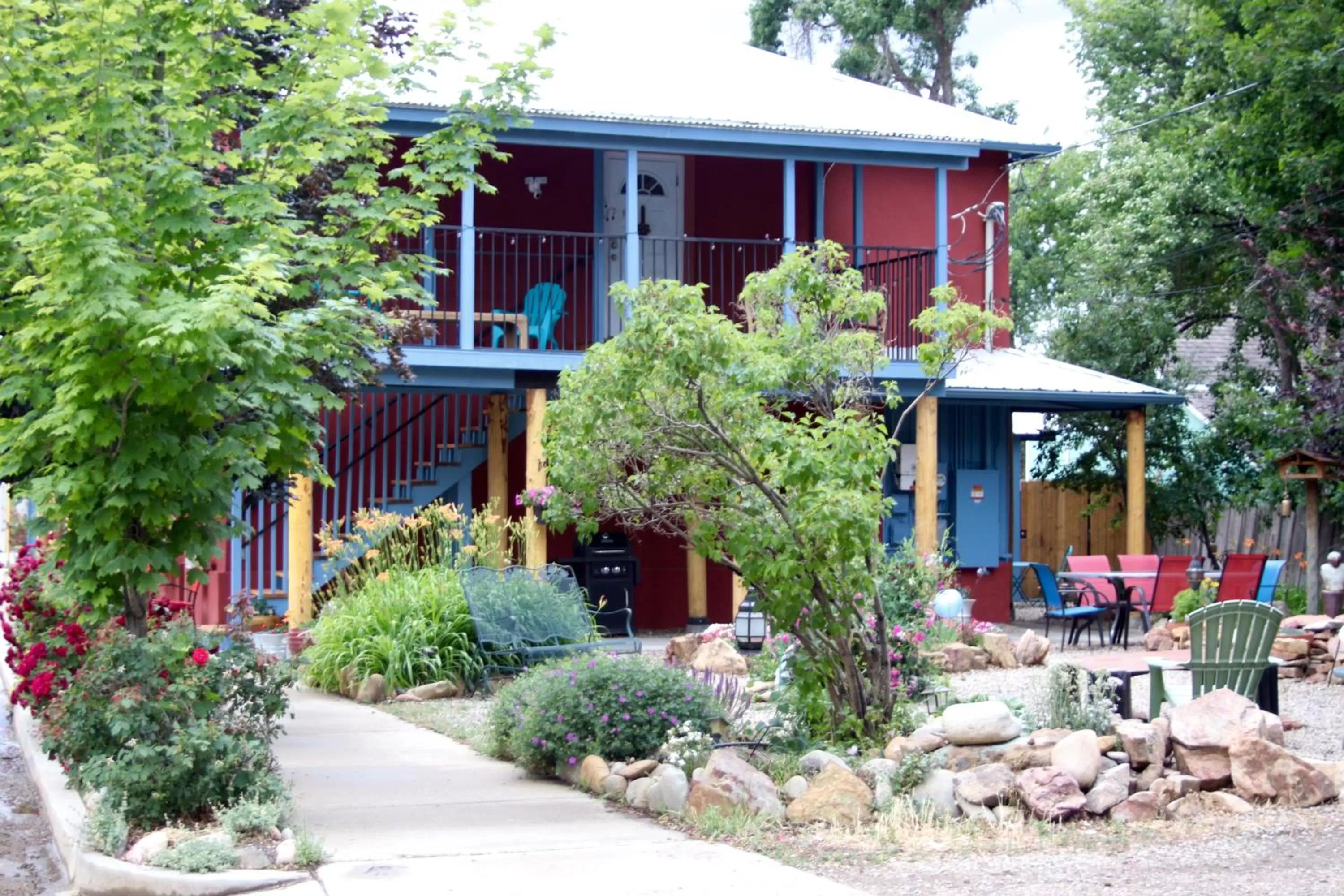 Property building in Mancos Inn