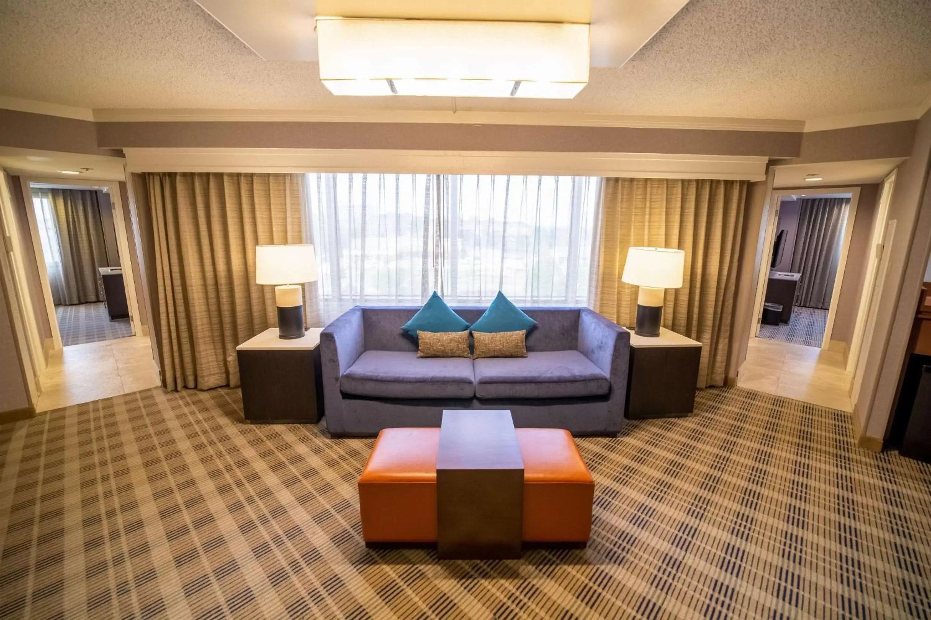 Living room, Seating Area in Embassy Suites by Hilton Kansas City Overland Park