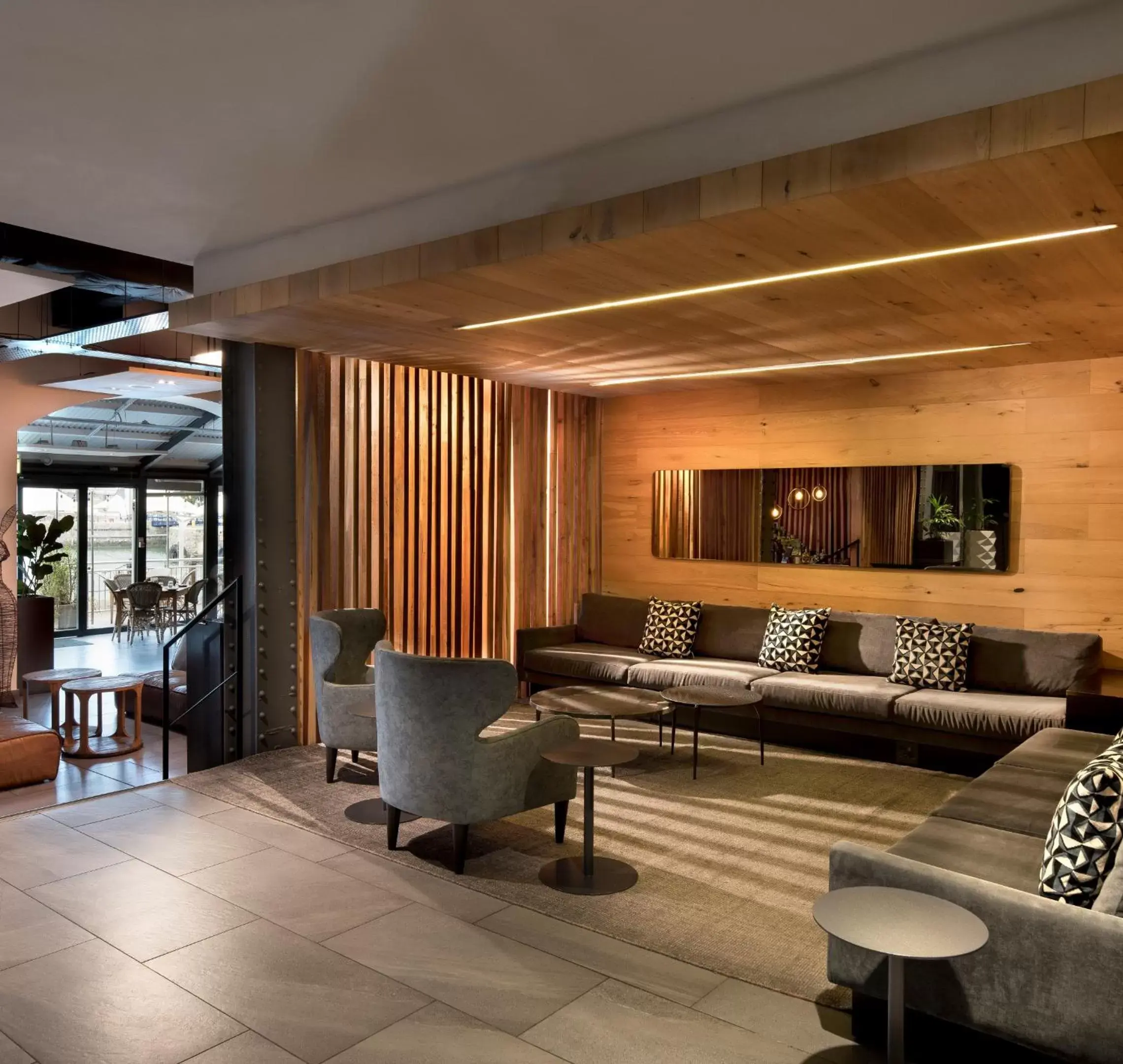 Restaurant/places to eat, Lobby/Reception in Victoria & Alfred Hotel by NEWMARK