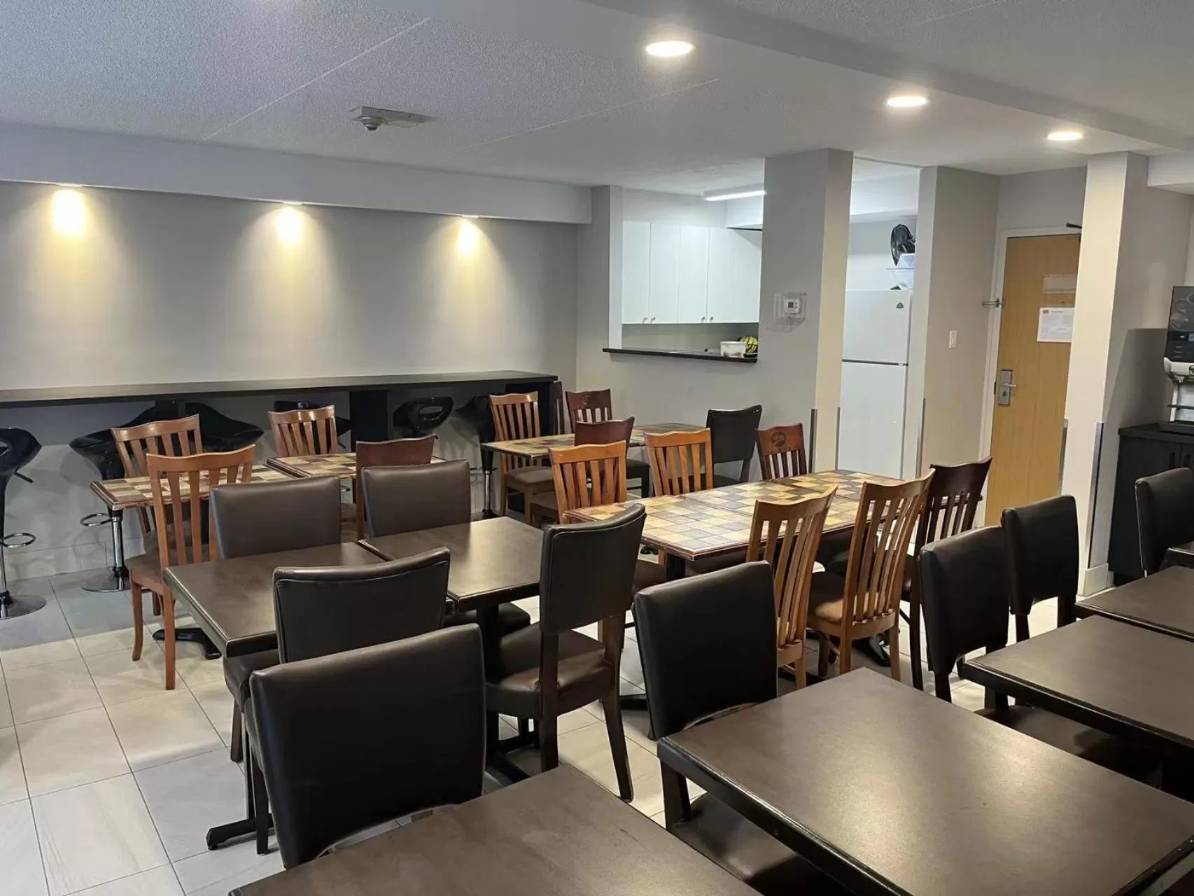 Breakfast in Econo Lodge Airport Quebec