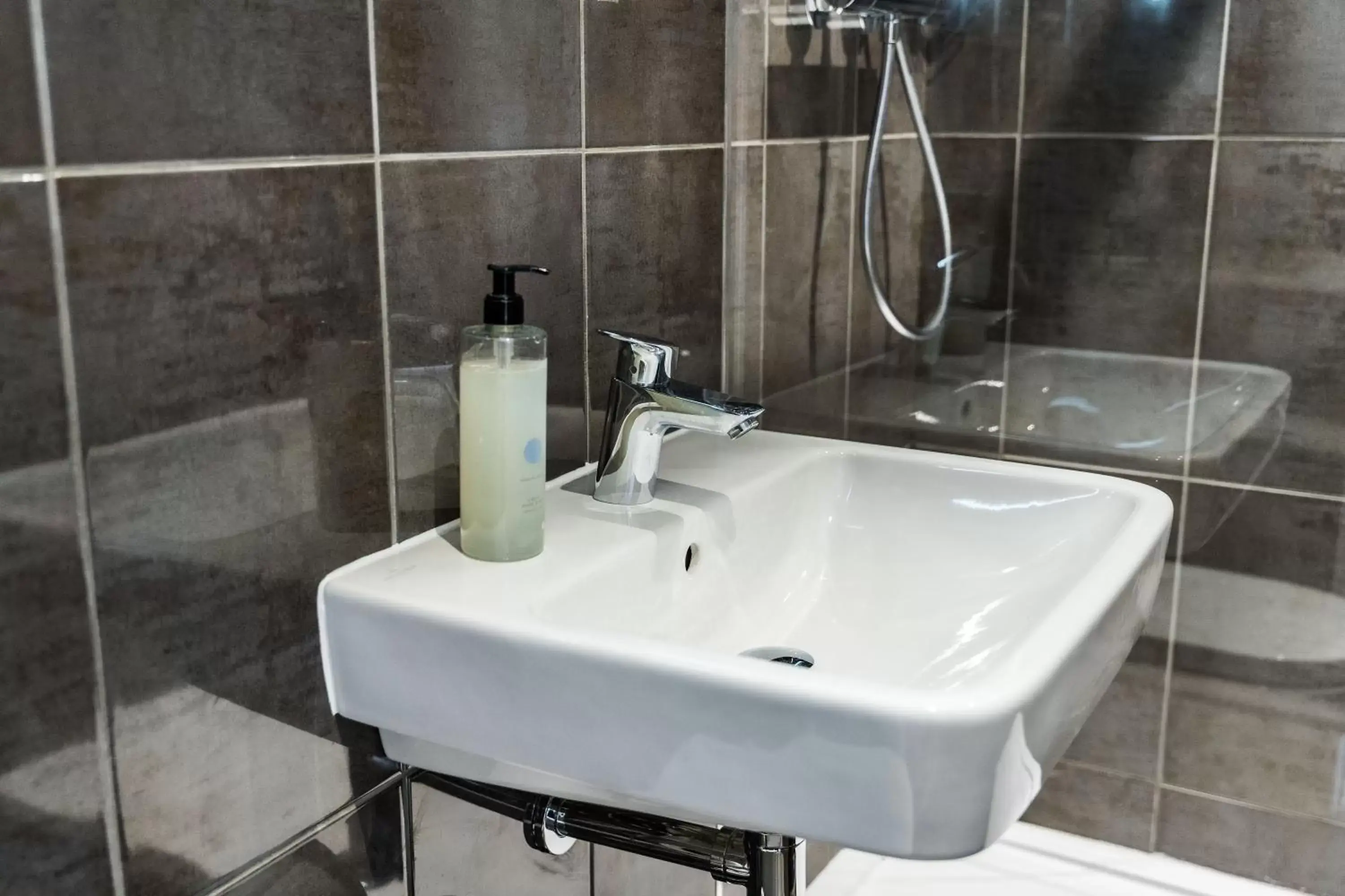 Bathroom in Almondsbury Interchange Hotel