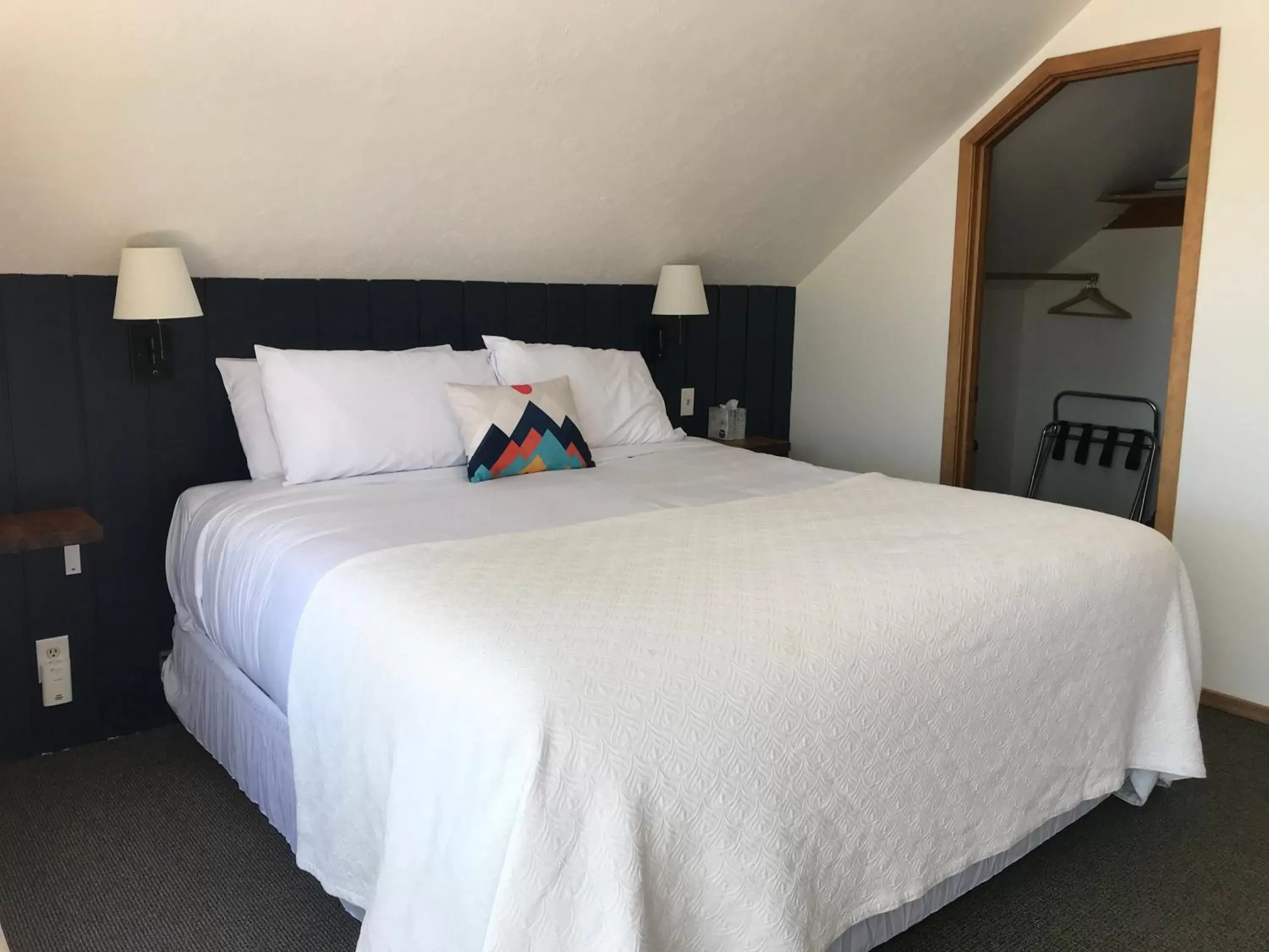 Bed in Left Coast Lodge - Pet Friendly