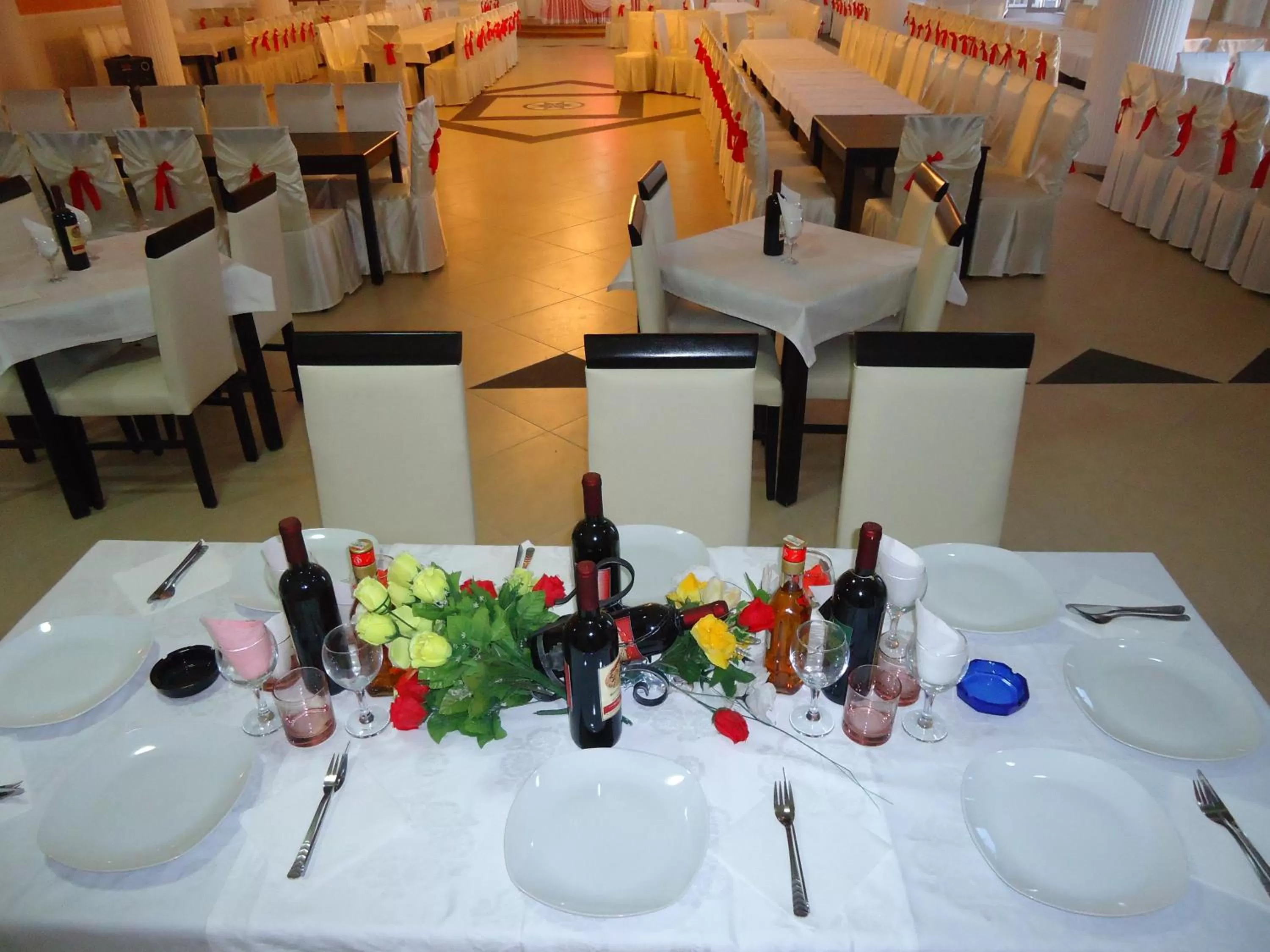 Restaurant/places to eat in Hotel Albatros