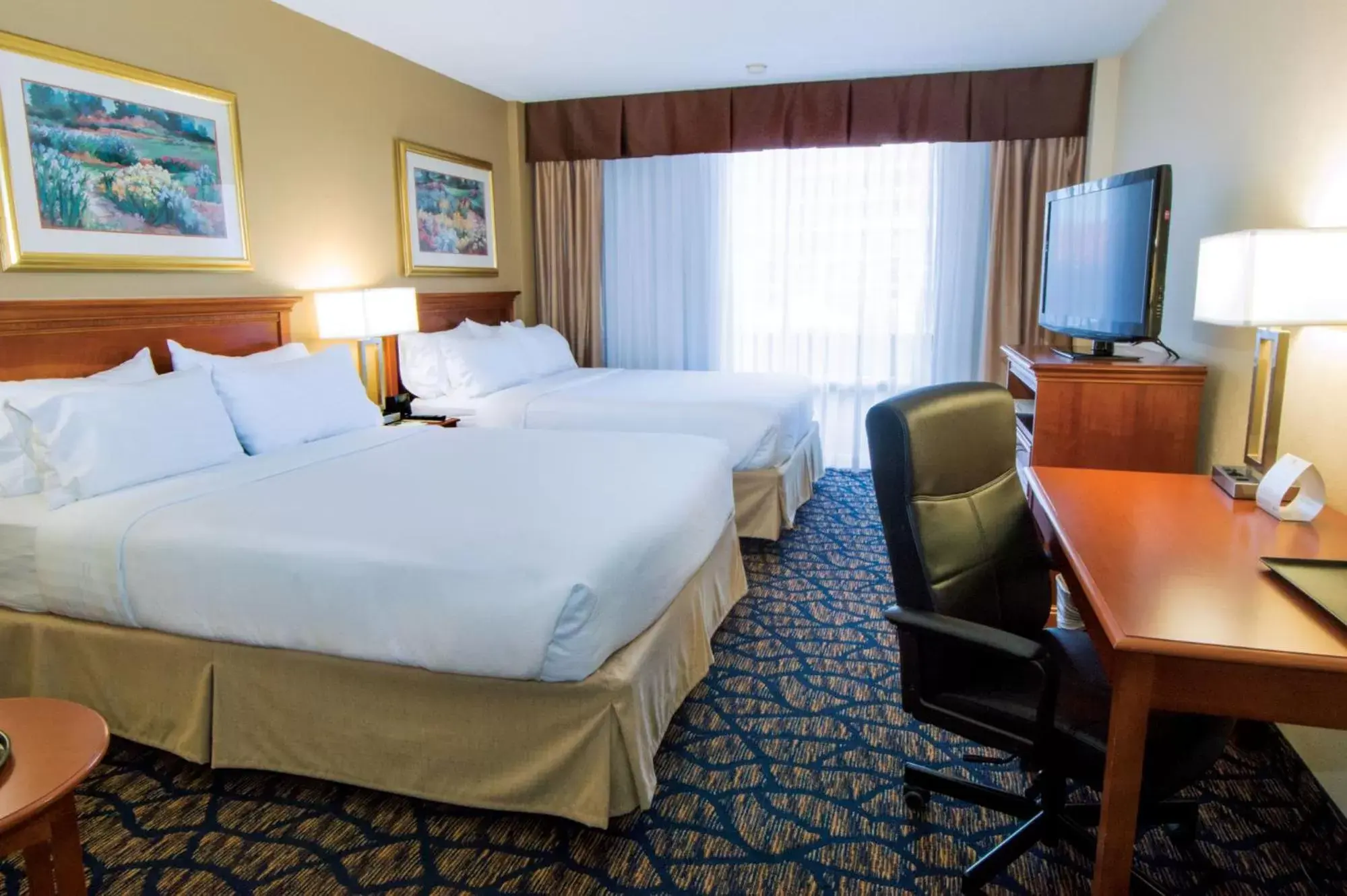 Bed in Holiday Inn Gainesville-University Center, an IHG Hotel