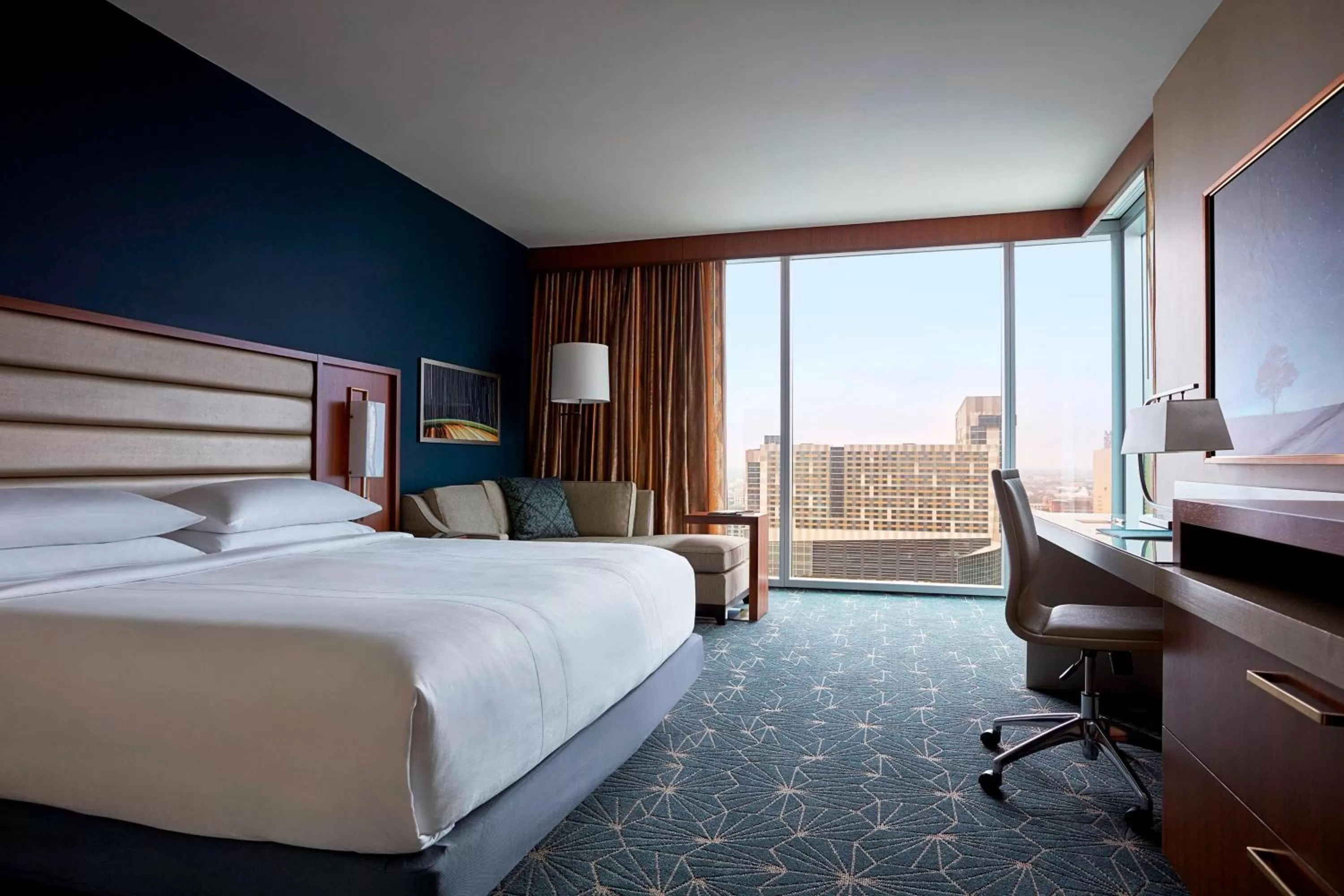 Photo of the whole room, Bed in Marriott Marquis Houston