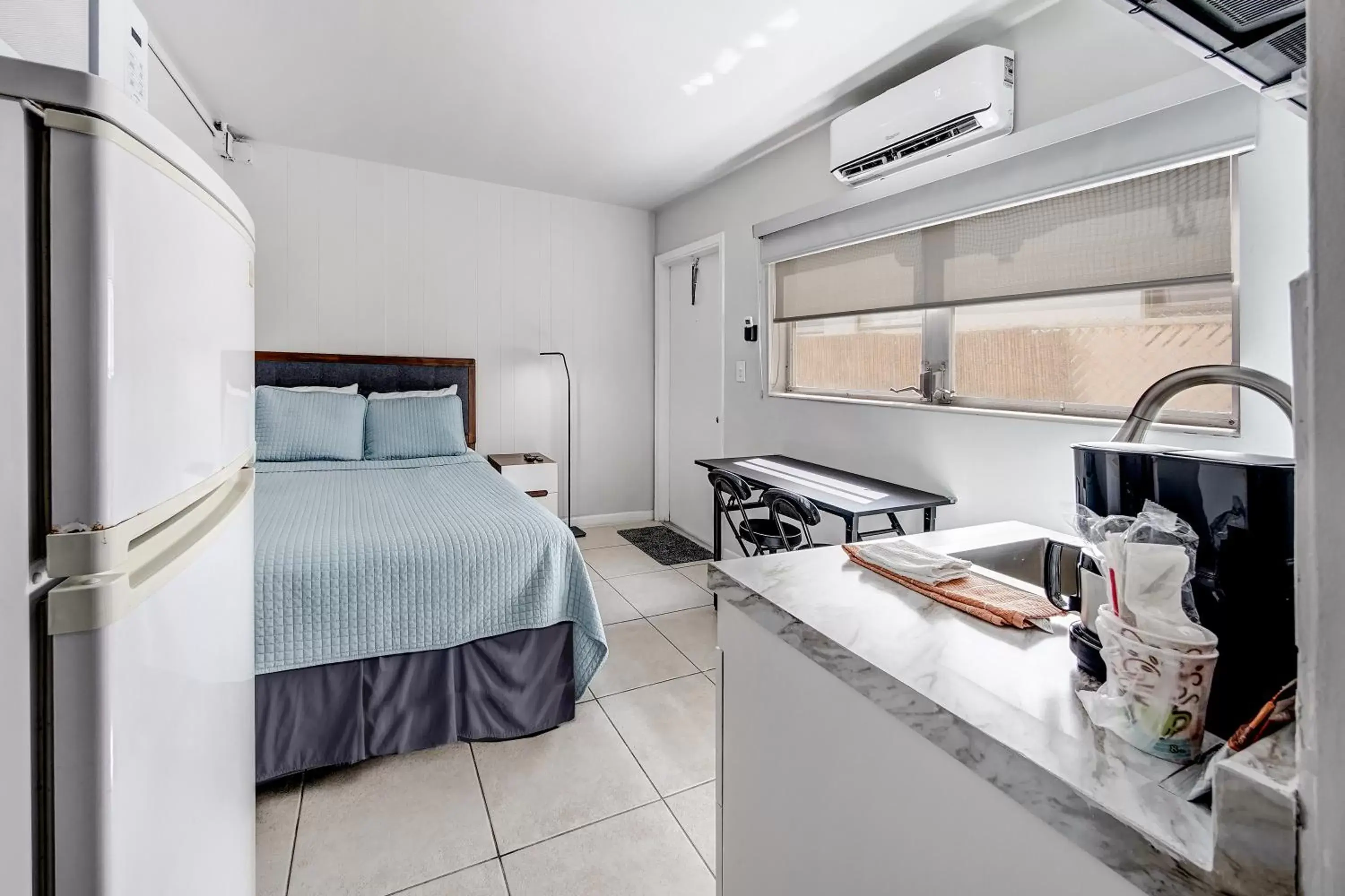 Kitchen/Kitchenette in Ocean Villas of Deerfield