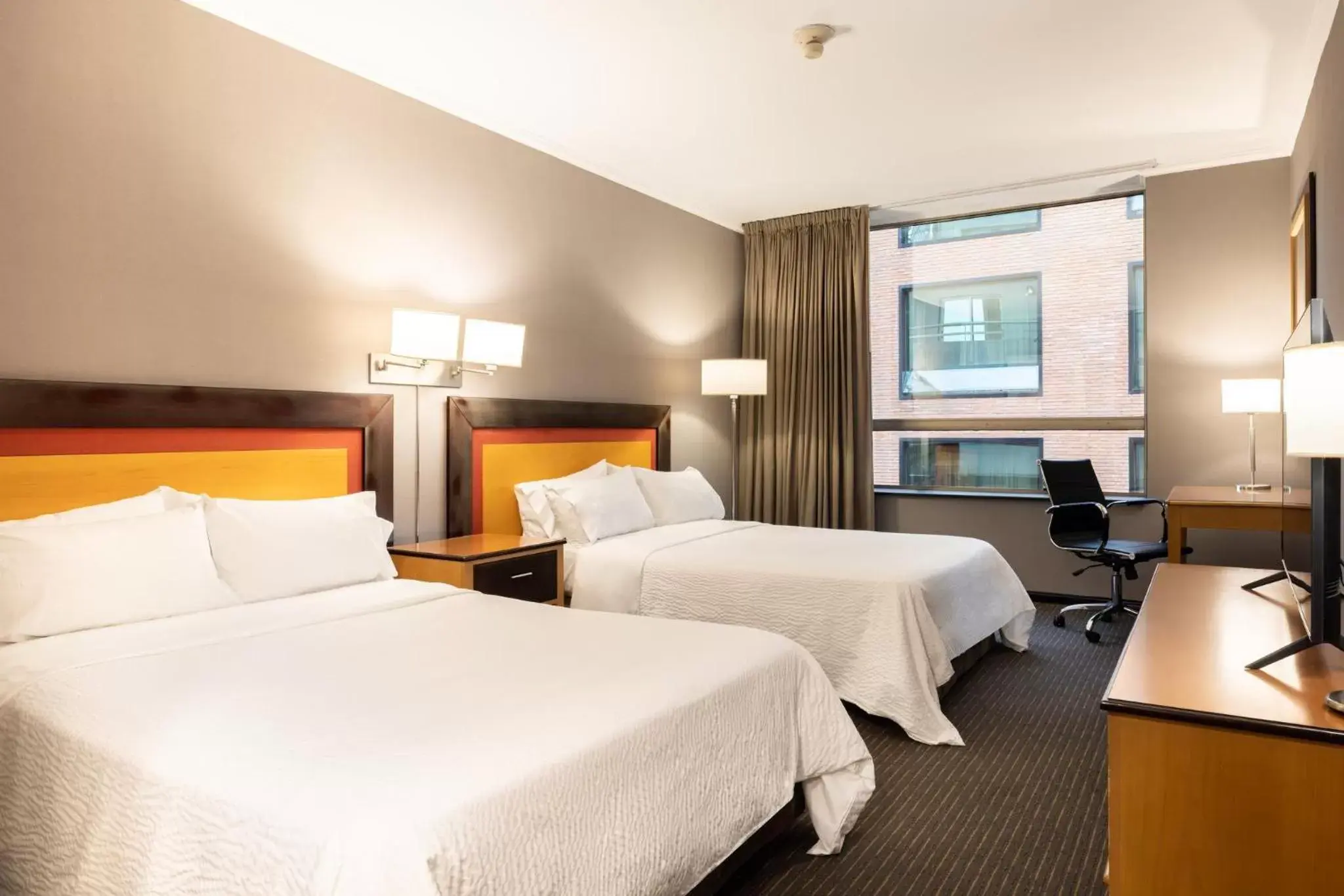 Photo of the whole room, Bed in Holiday Inn Express Puerto Madero, an IHG Hotel