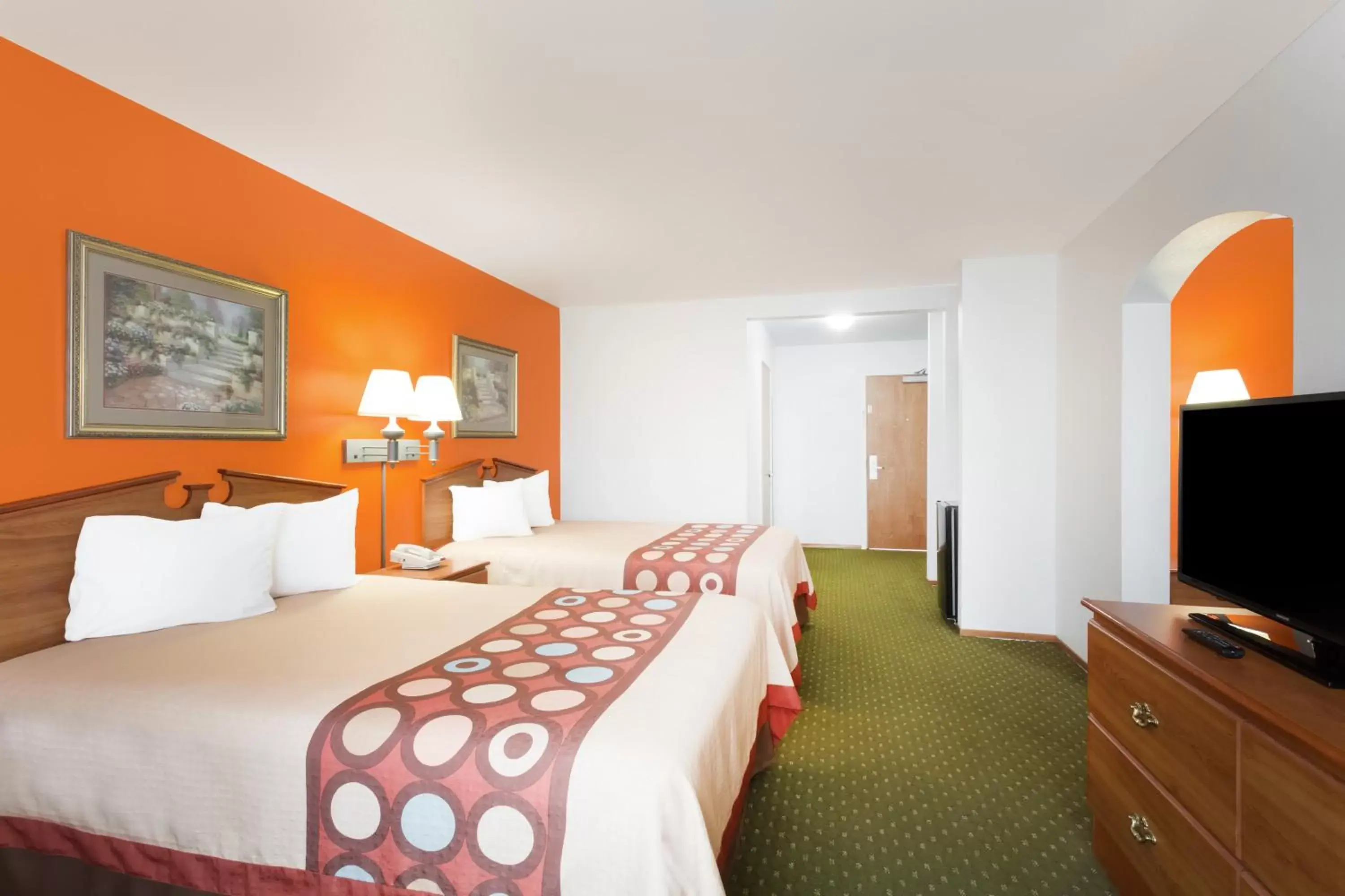 Triple Room - Non-Smoking in Super 8 by Wyndham Cloverdale Wine Country Triple Room - Non-Smoking in Super 8 by Wyndham Cloverdale Wine Country