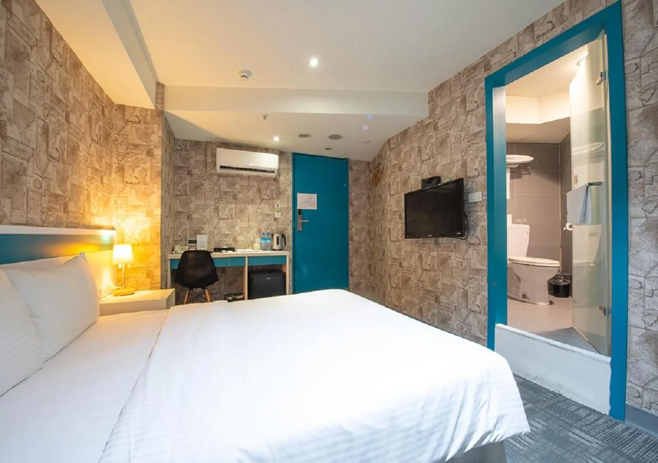 Deluxe Double Room in 9ine Hotel
