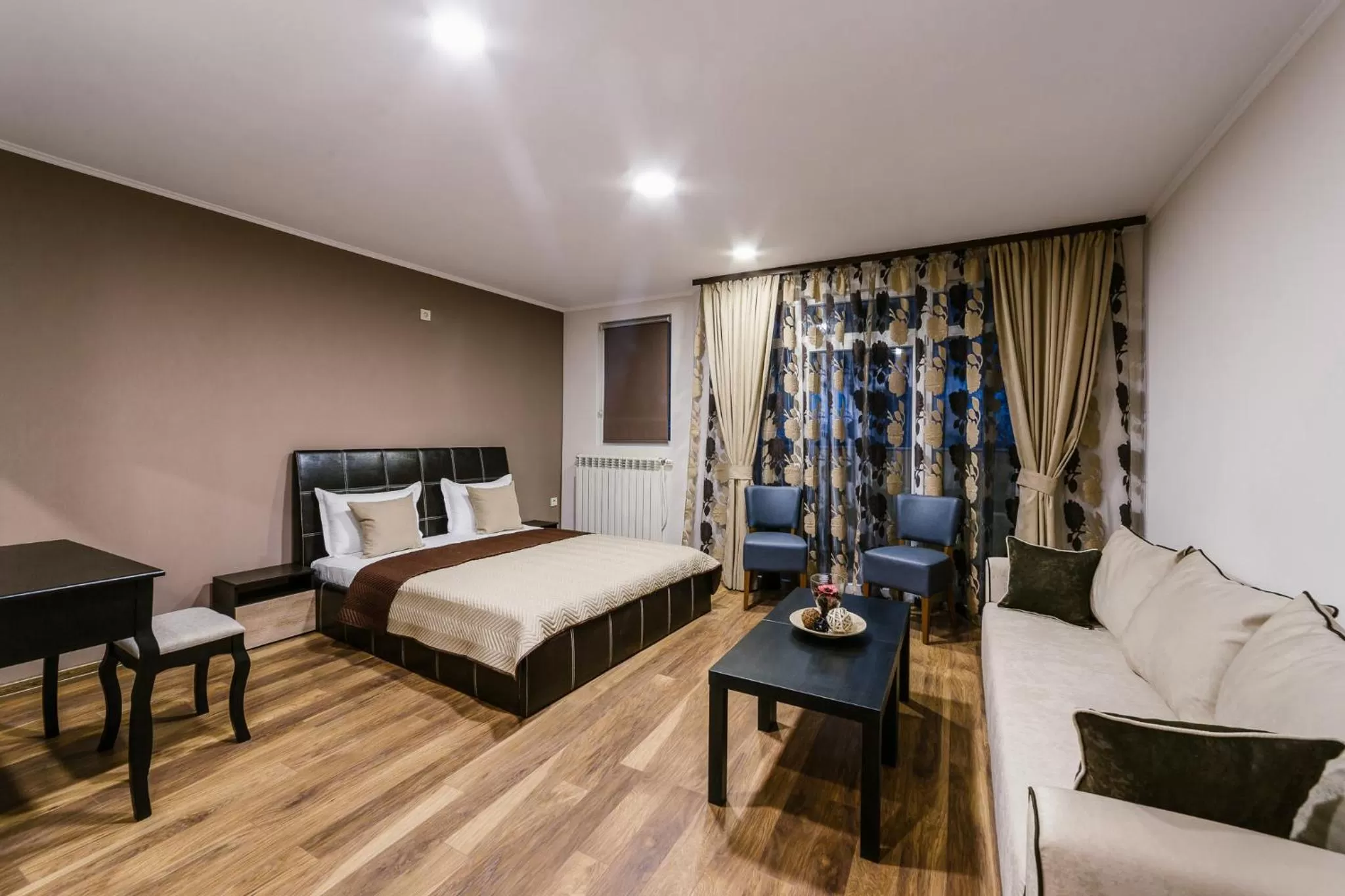 Photo of the whole room, Bed in Family Hotel Ring & Thermal