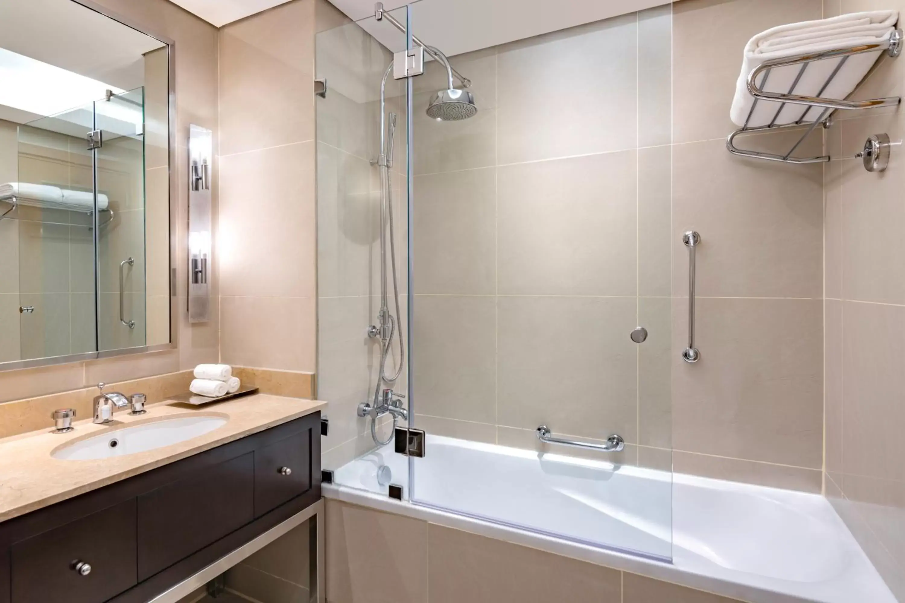 Shower, Bathroom in Qabila Westbay Hotel by Marriott