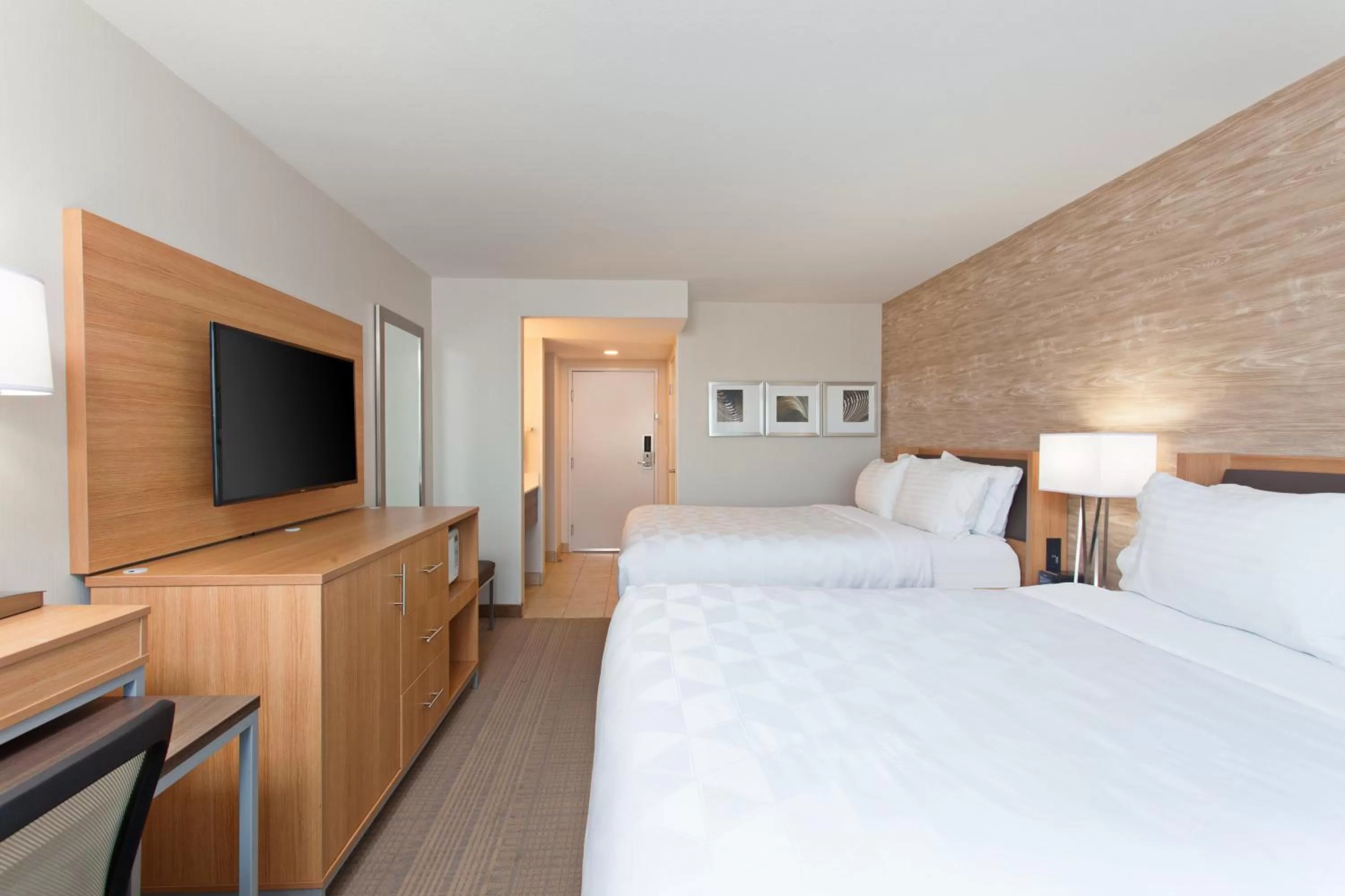 Photo of the whole room, Bed in Holiday Inn Palmdale-Lancaster by IHG