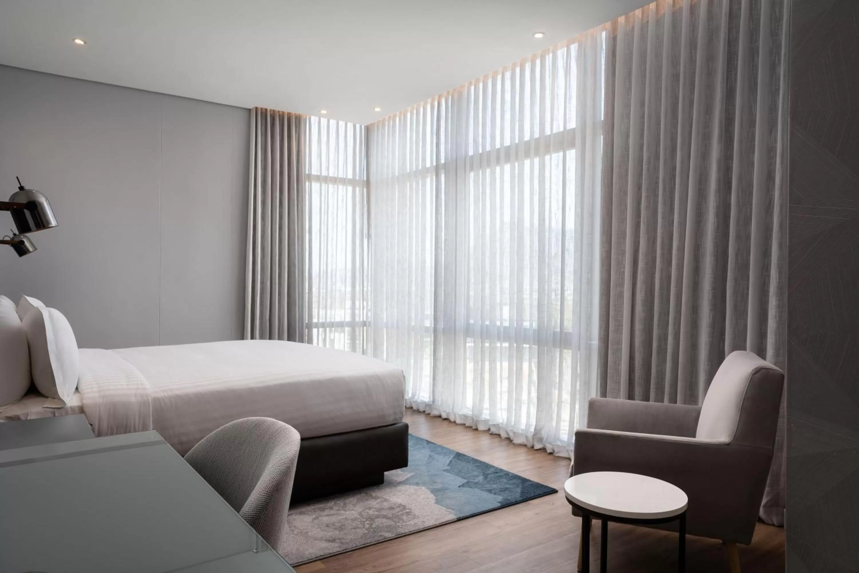 Photo of the whole room, Bed in Cape Town Marriott Hotel Crystal Towers