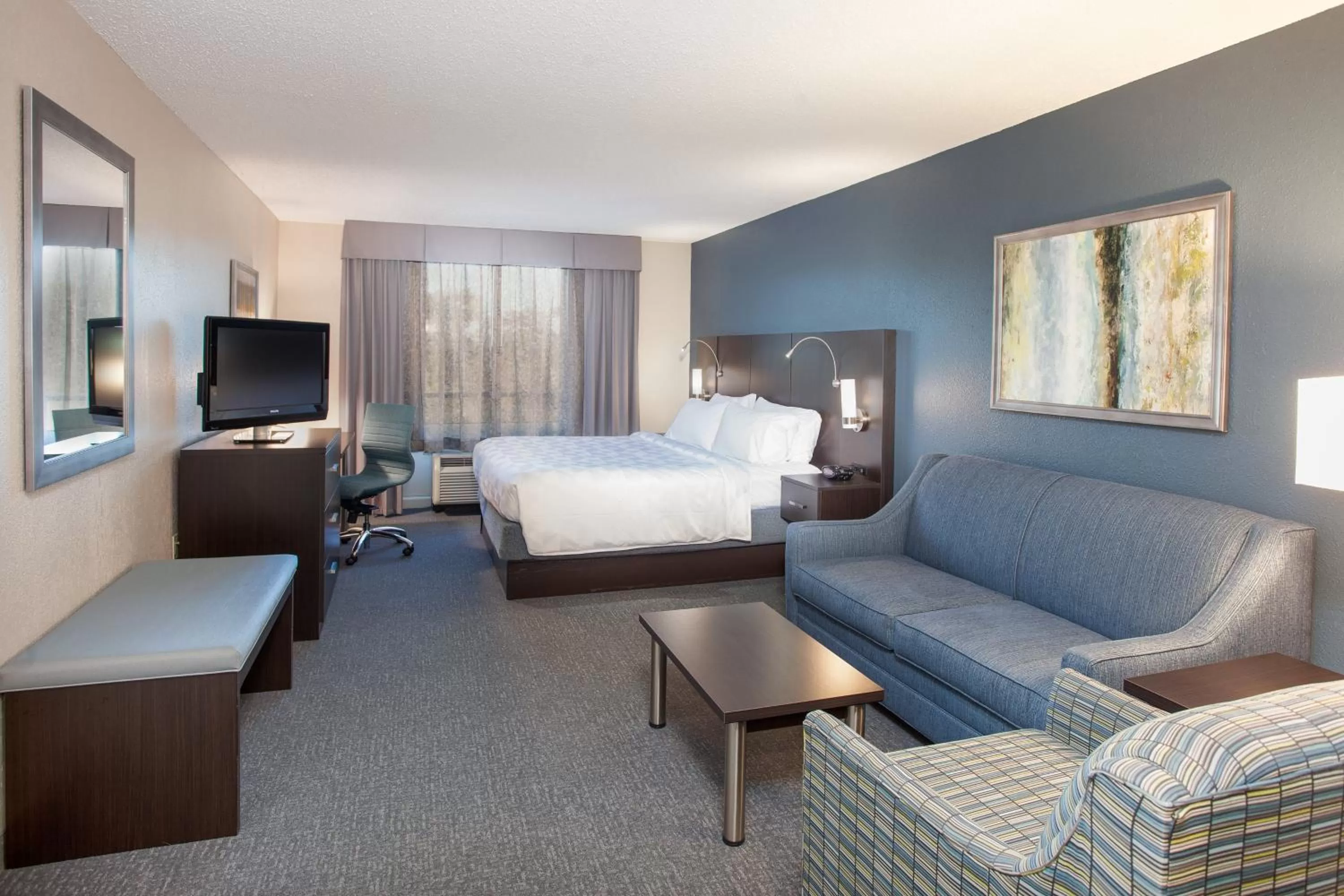 Photo of the whole room, Bed in Holiday Inn Hotel & Suites Tallahassee Conference Center North by IHG