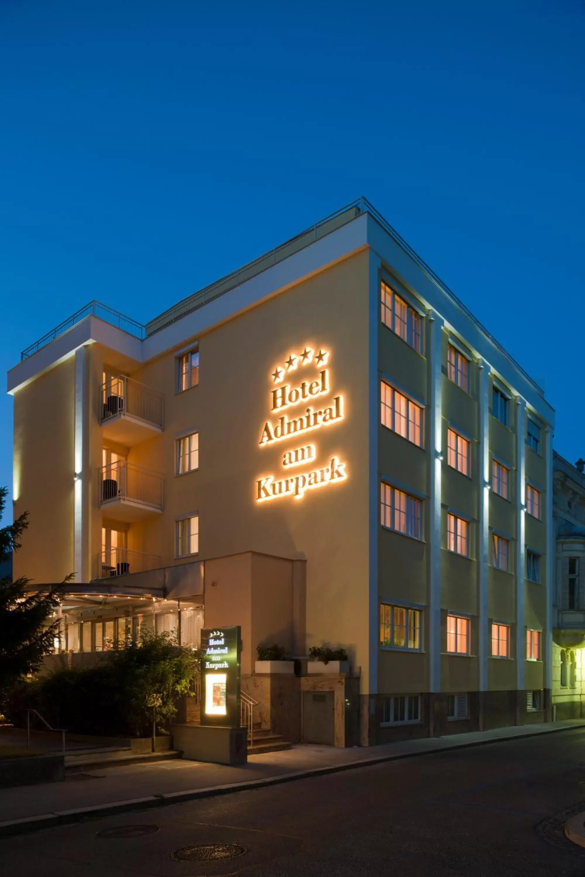 Facade/entrance, Property Building in Hotel Admiral am Kurpark