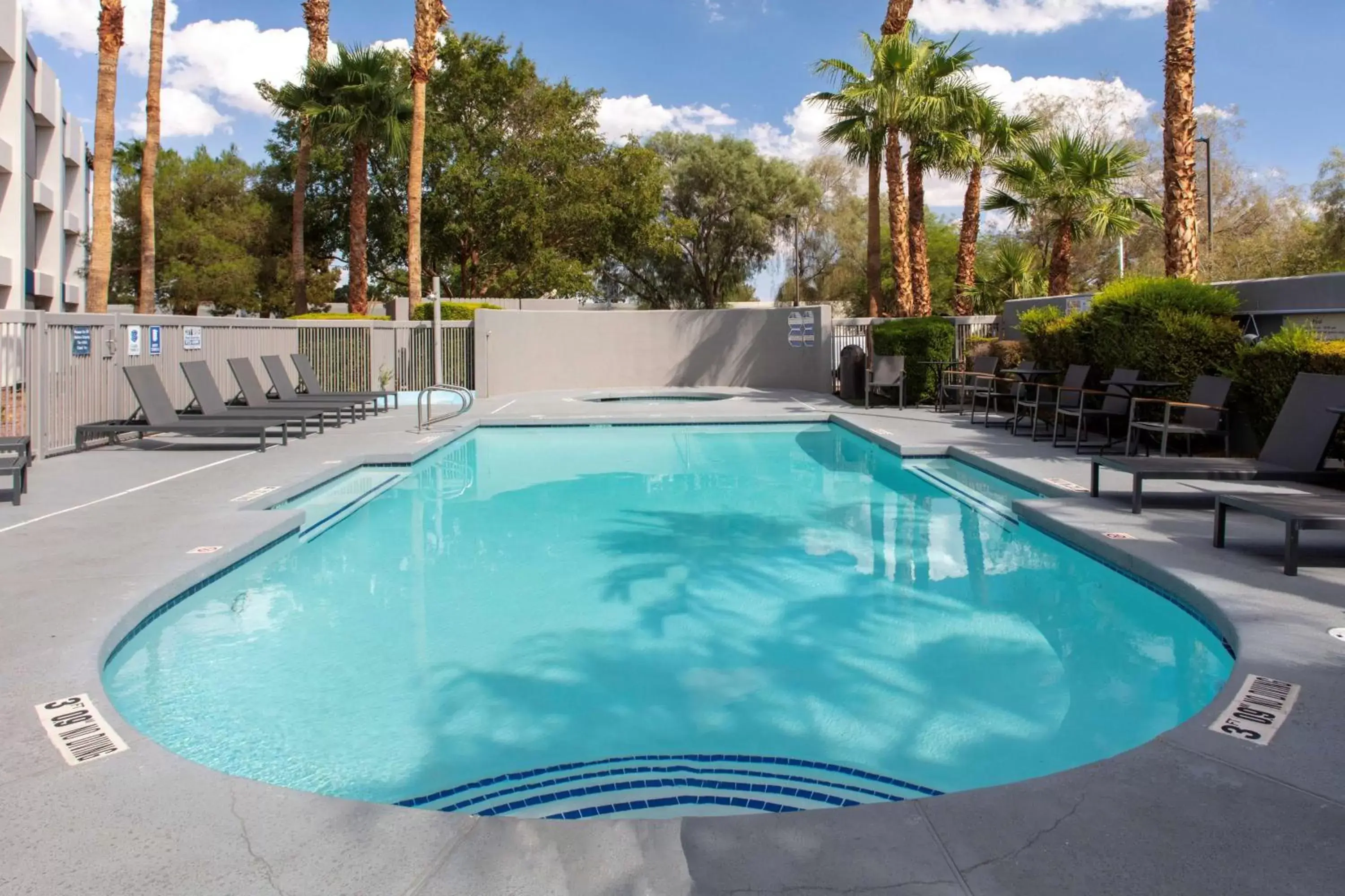 Swimming Pool in Hampton Inn Las Vegas/Summerlin