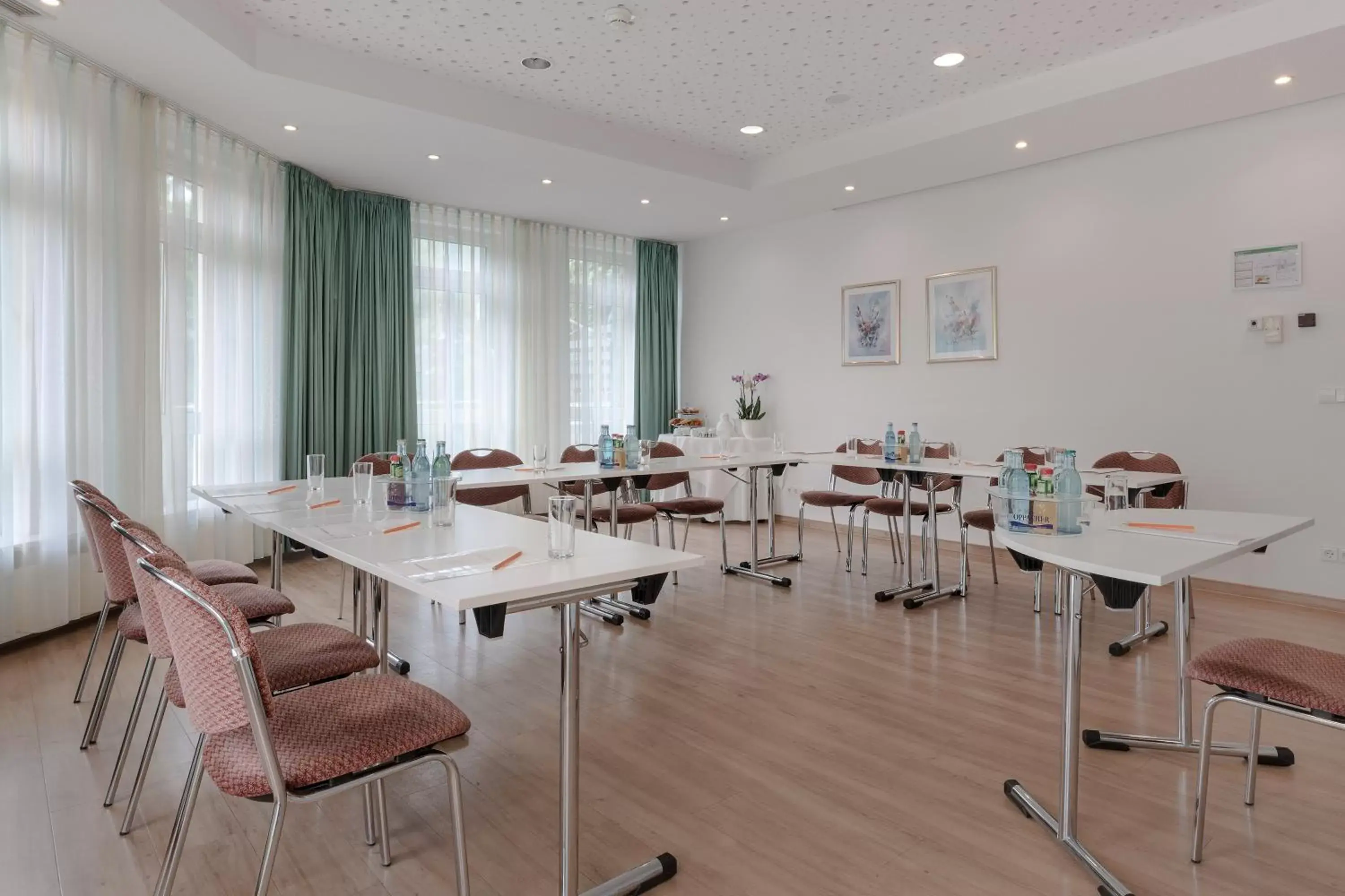 Meeting/conference room, Restaurant/Places to Eat in Hotel Neustädter Hof