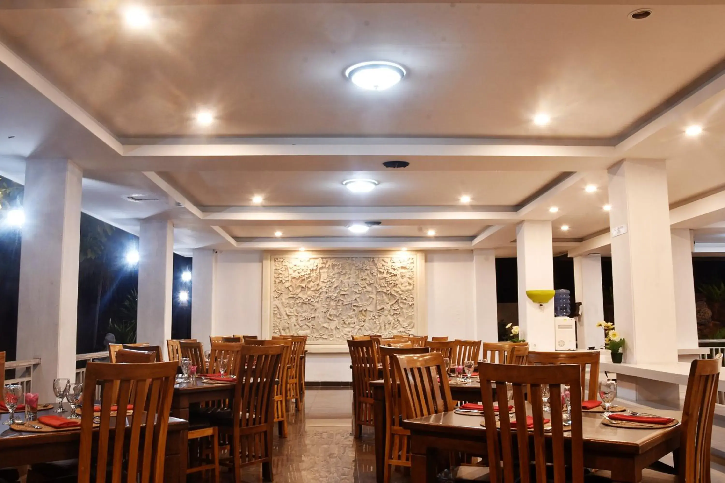 Restaurant/places to eat in Puri Saron Senggigi Hotel Restaurant/places to eat in Puri Saron Senggigi Hotel