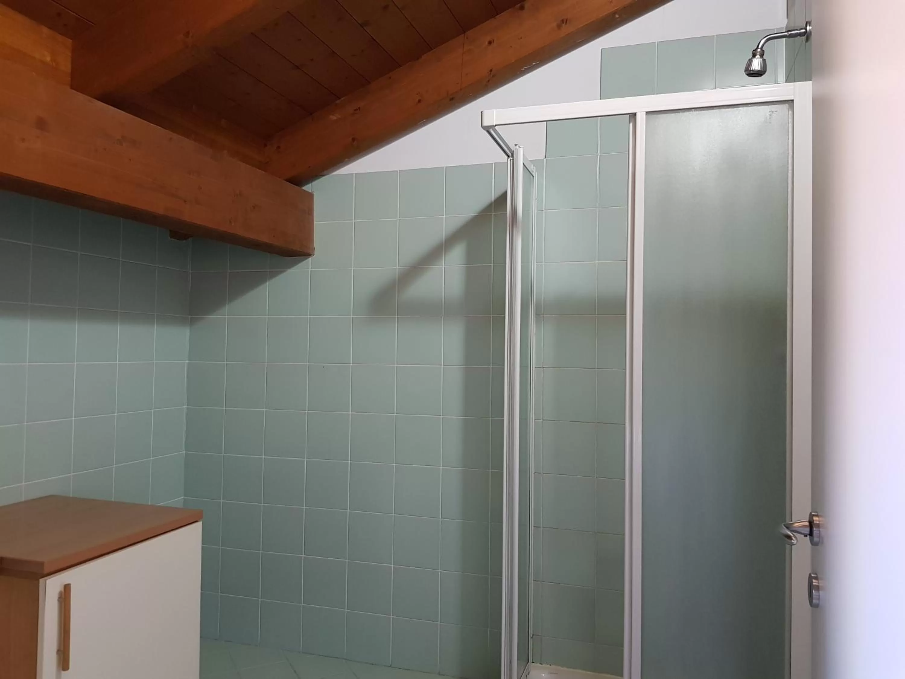 Shower in Hotel Oasi