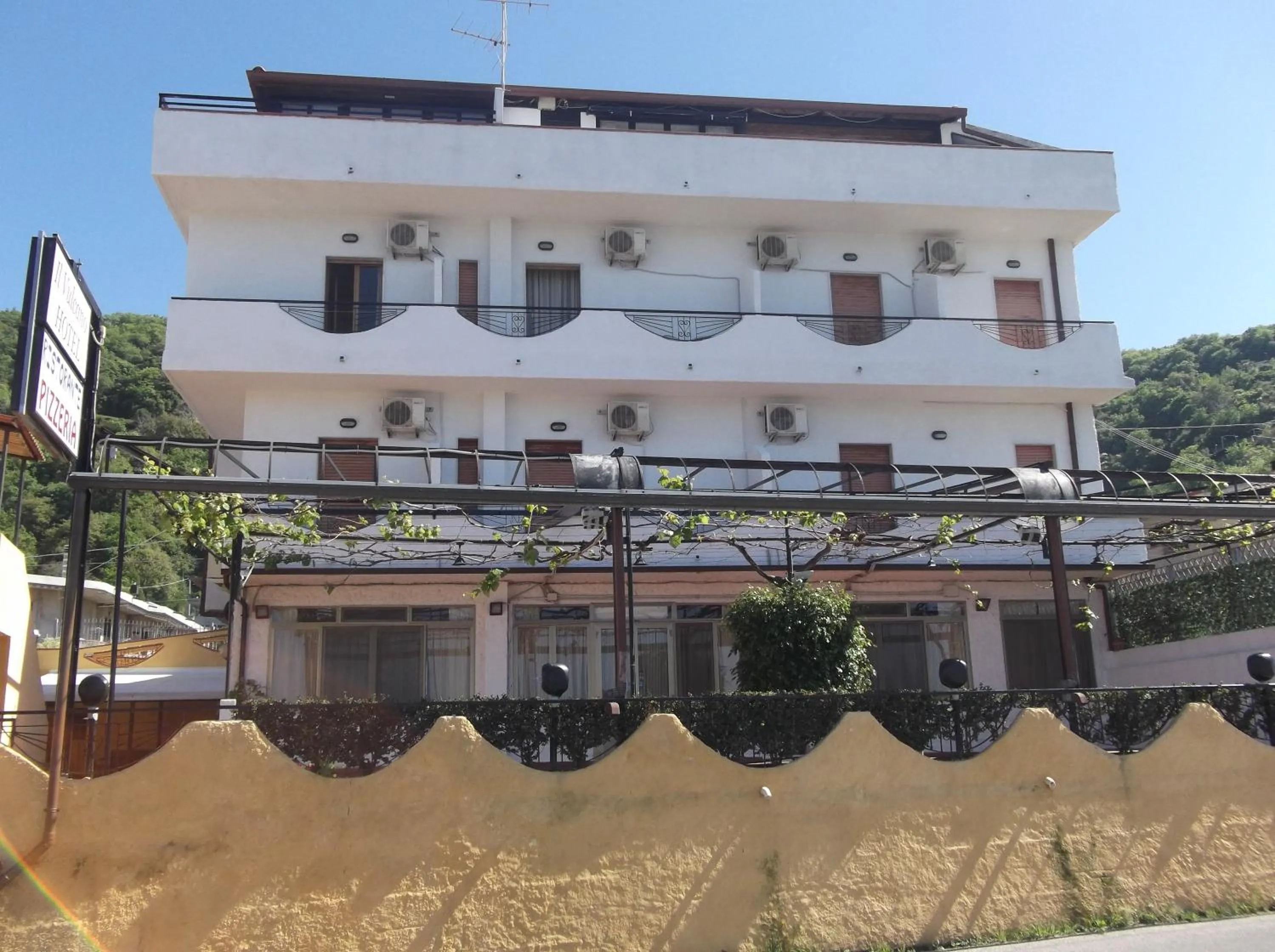 Property building in Hotel Il Vulcano