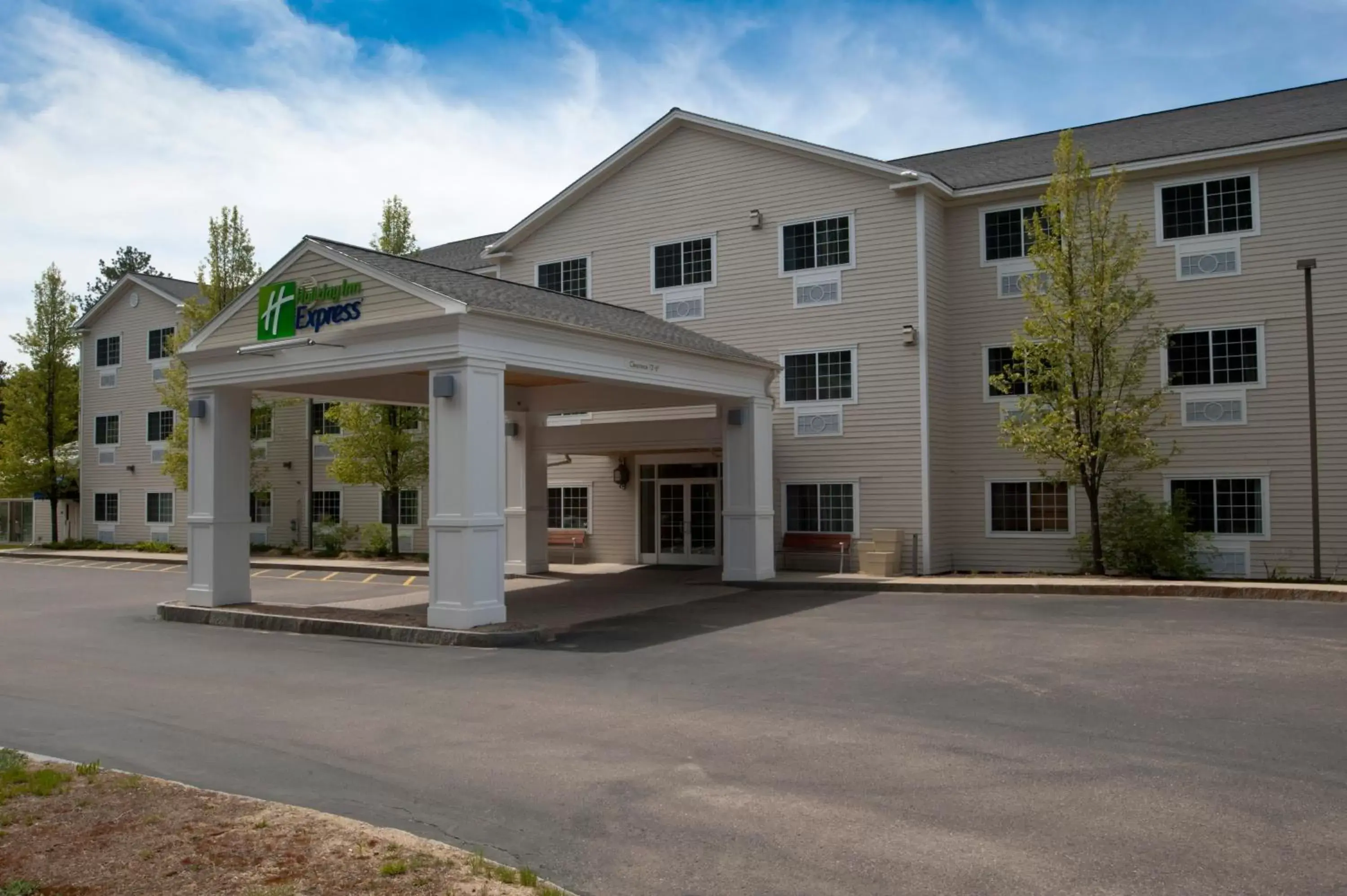 Property Building in Holiday Inn Express Hotel & Suites North Conway, an IHG Hotel