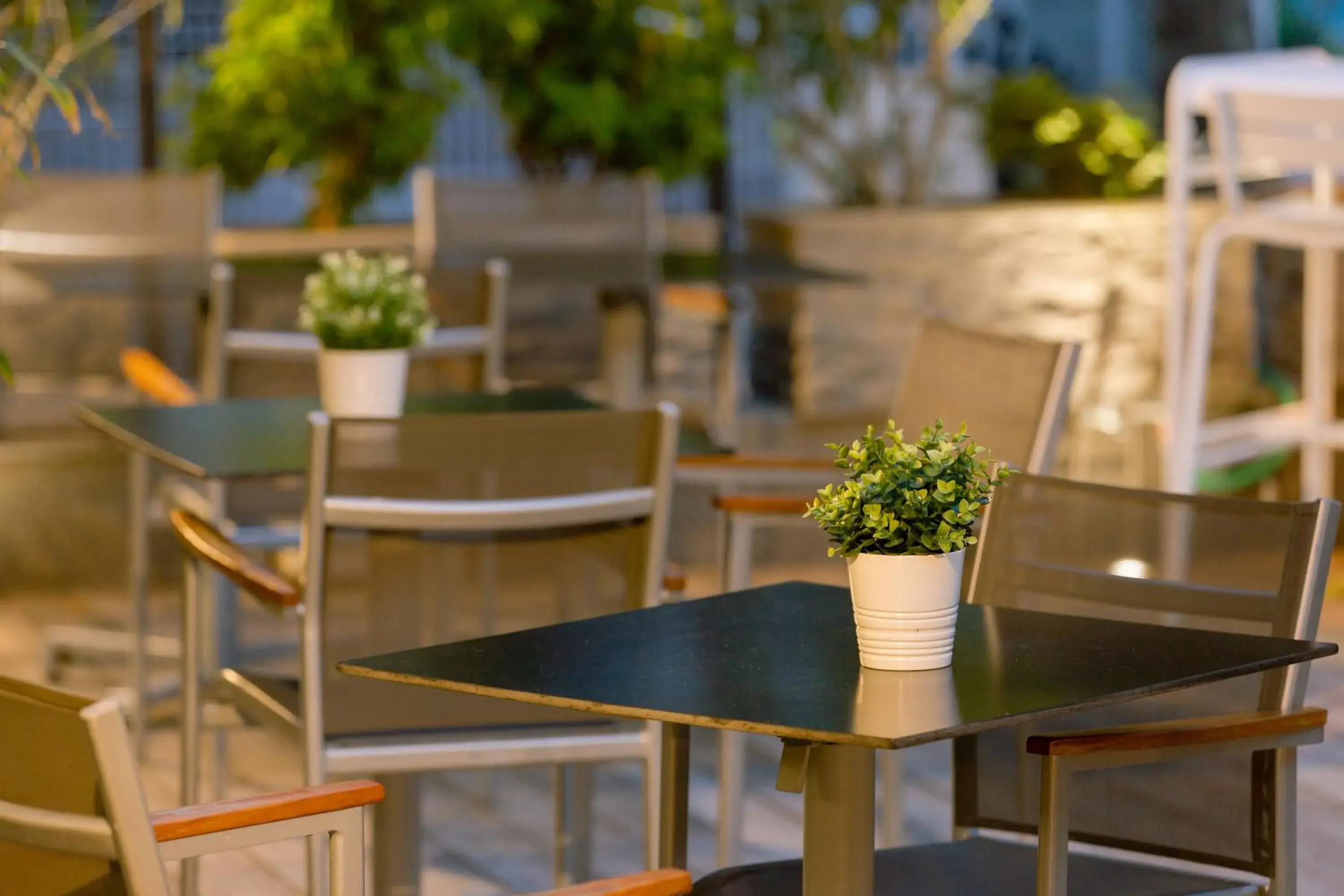 Balcony/Terrace, Restaurant/Places to Eat in Hôtel de La Plage by Inwood Hotels