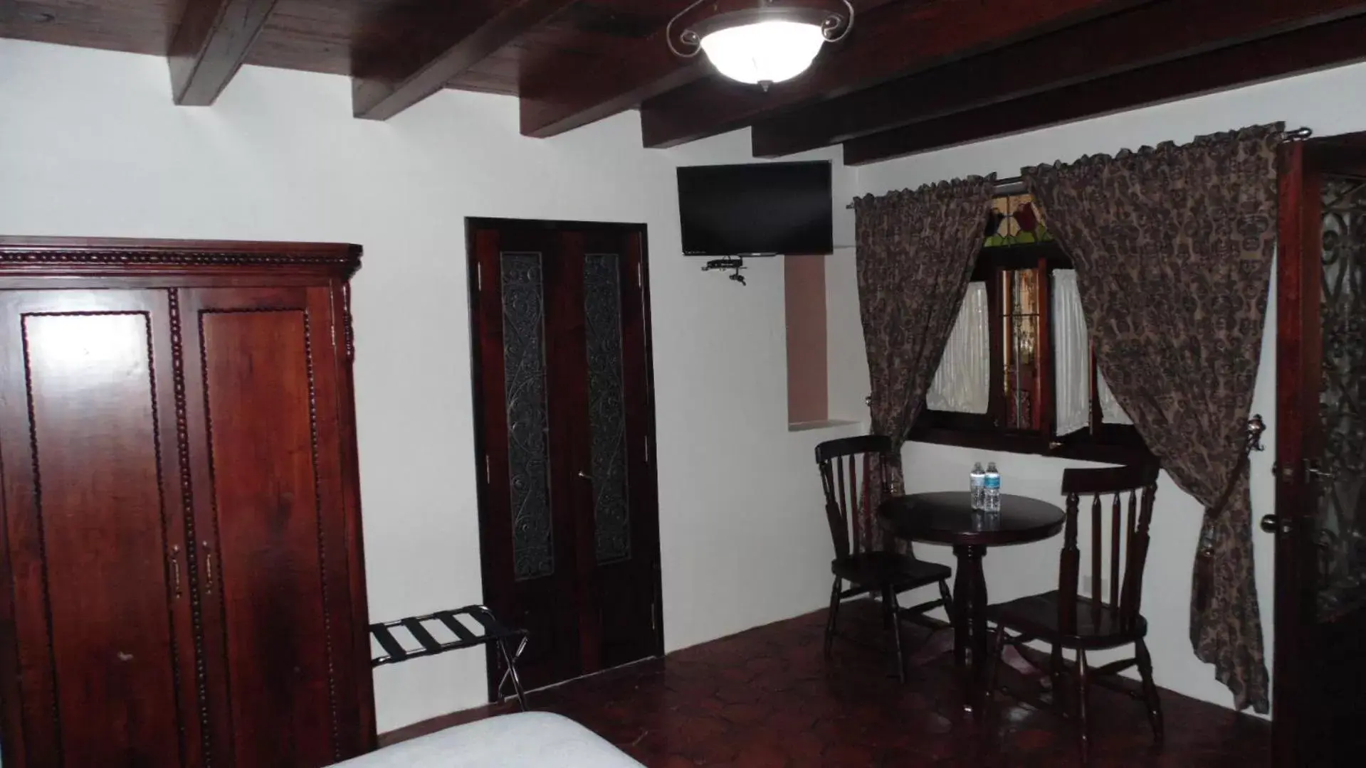 TV and multimedia, Dining Area in Hotel Boutique San Antonio