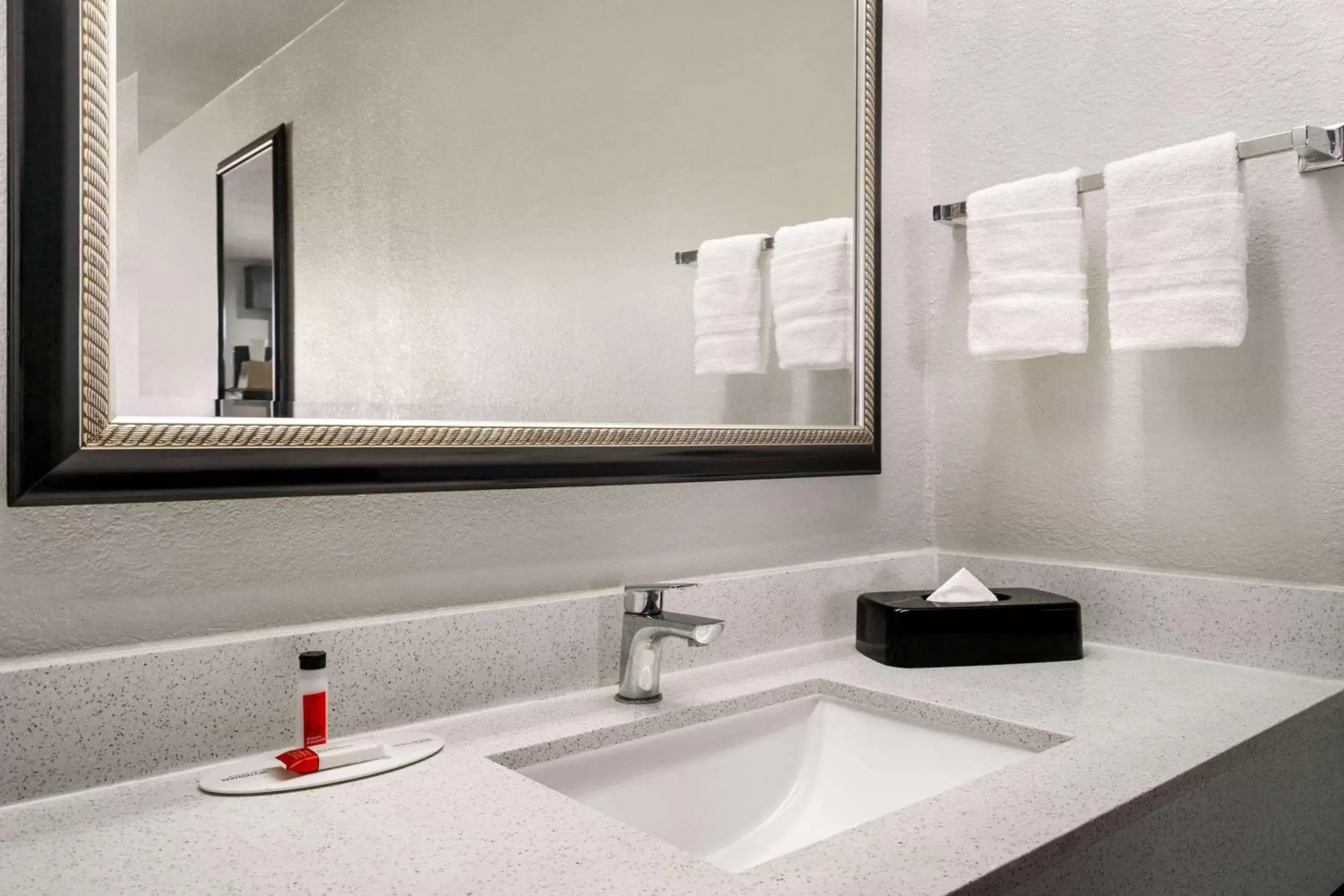 Bathroom in Super 8 by Wyndham Houston/Dtwn/I-610