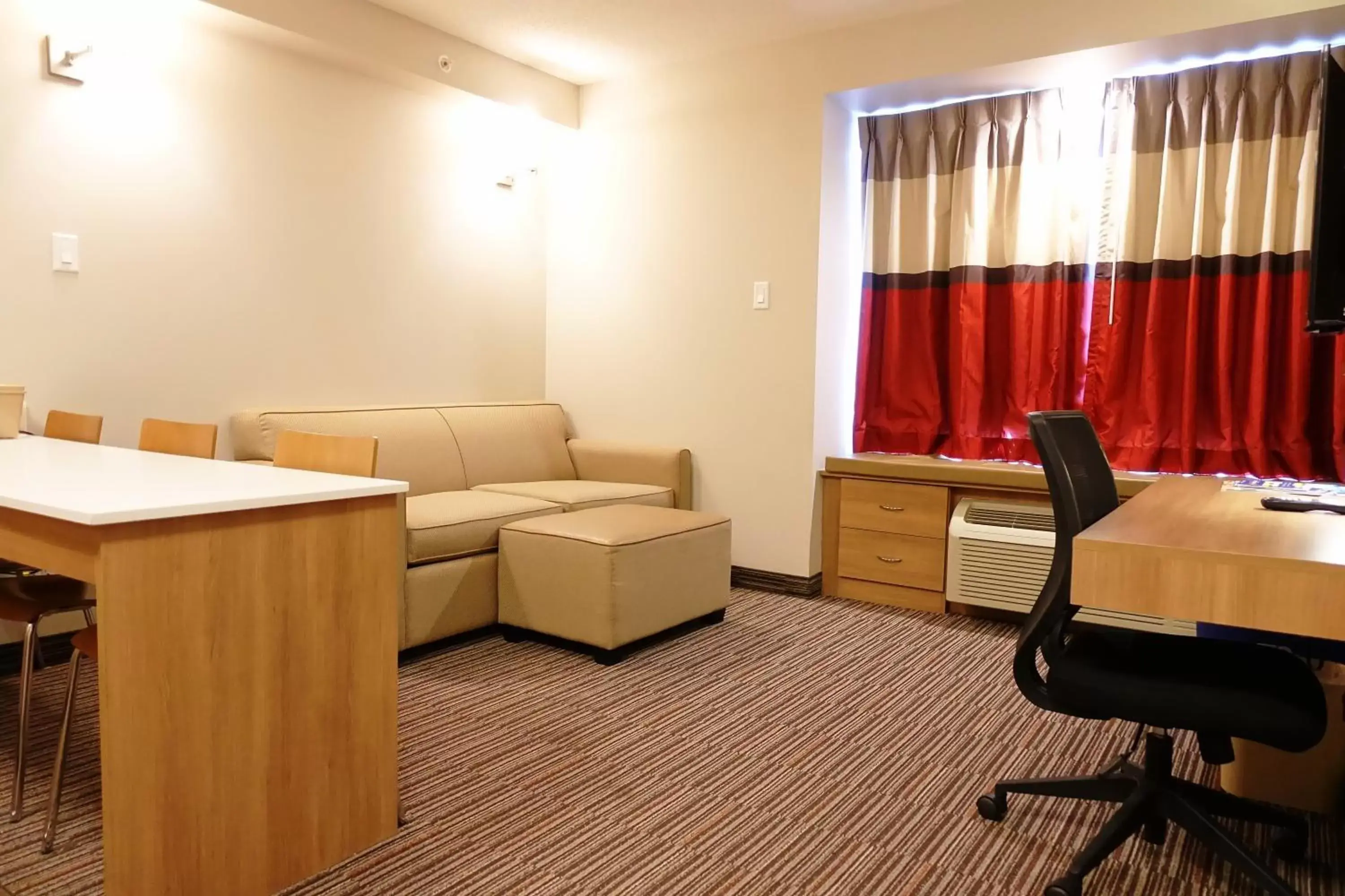 Seating Area in Microtel Casselman