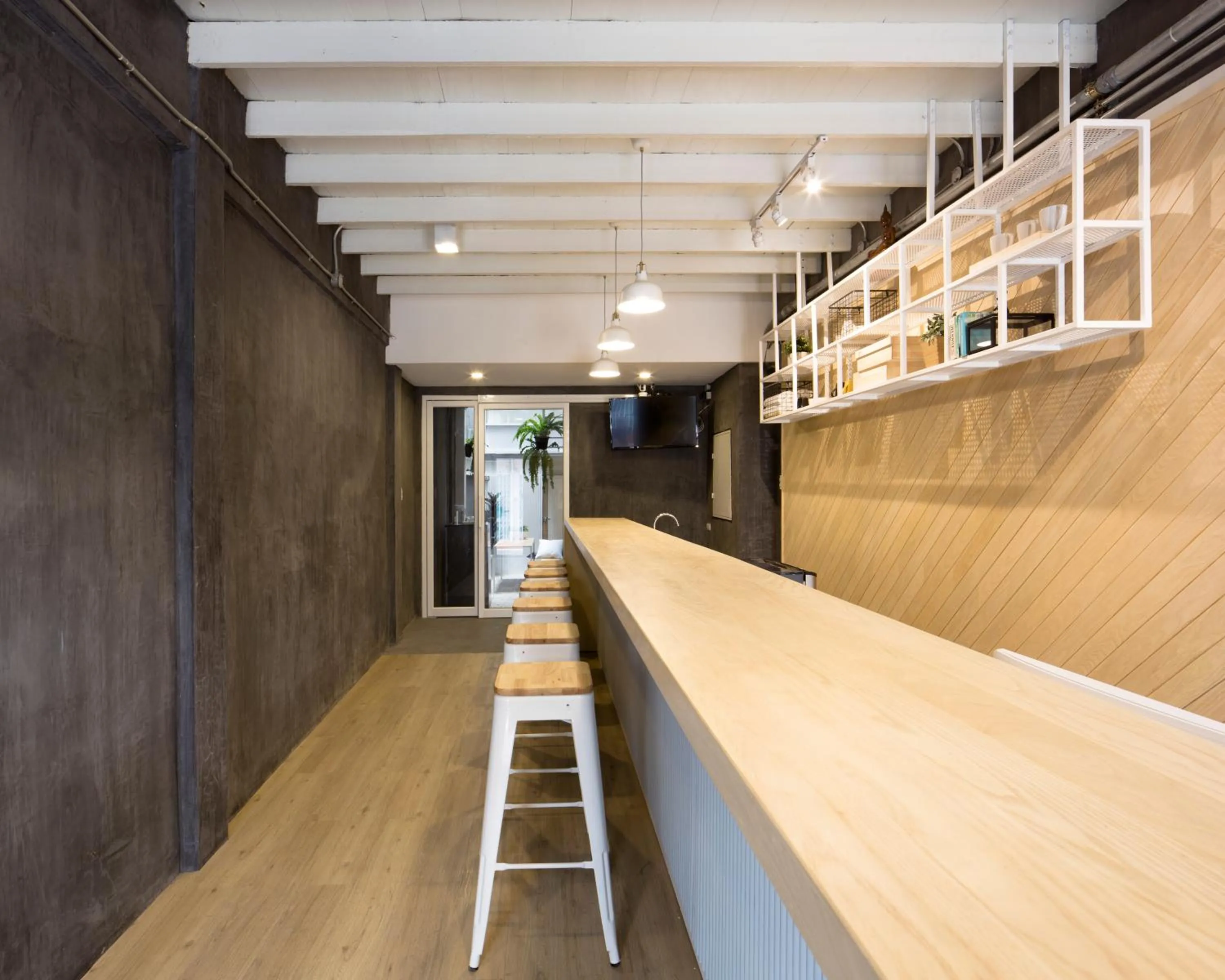 Communal lounge/ TV room in On the Bed Hostel