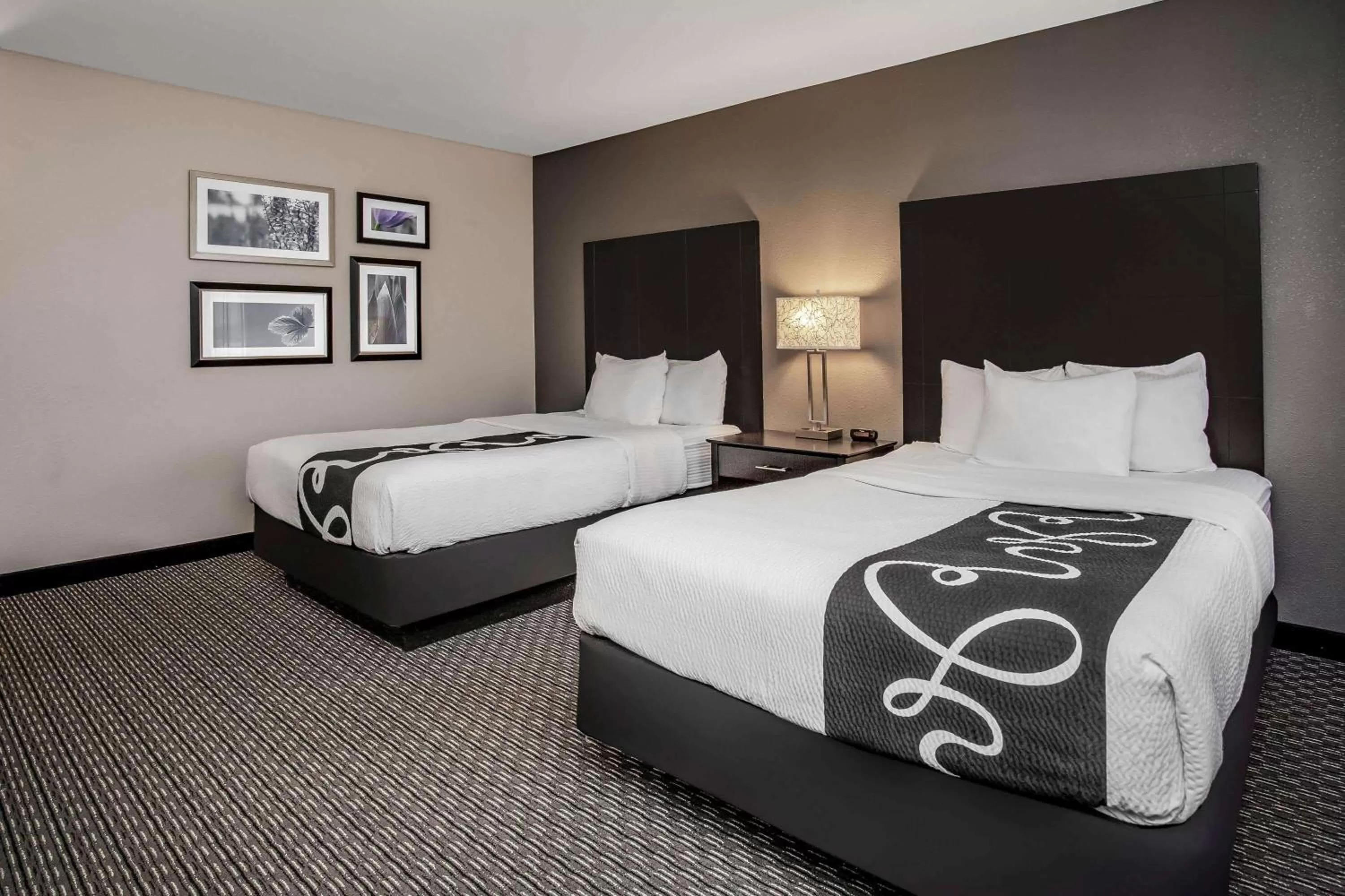 Photo of the whole room, Bed in La Quinta Inn by Wyndham Oshkosh