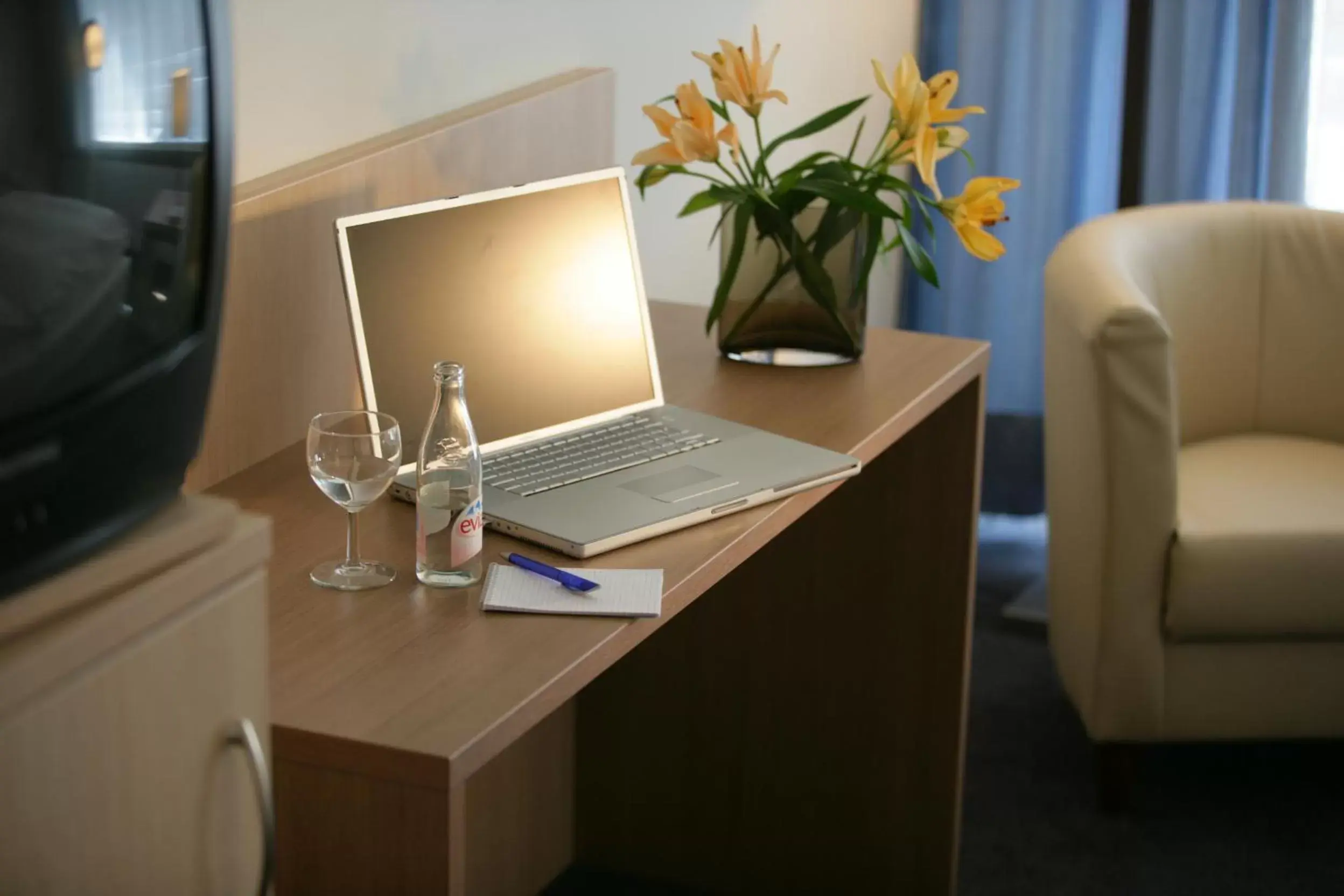 Seating area, TV/Entertainment Center in Hotel Senator München