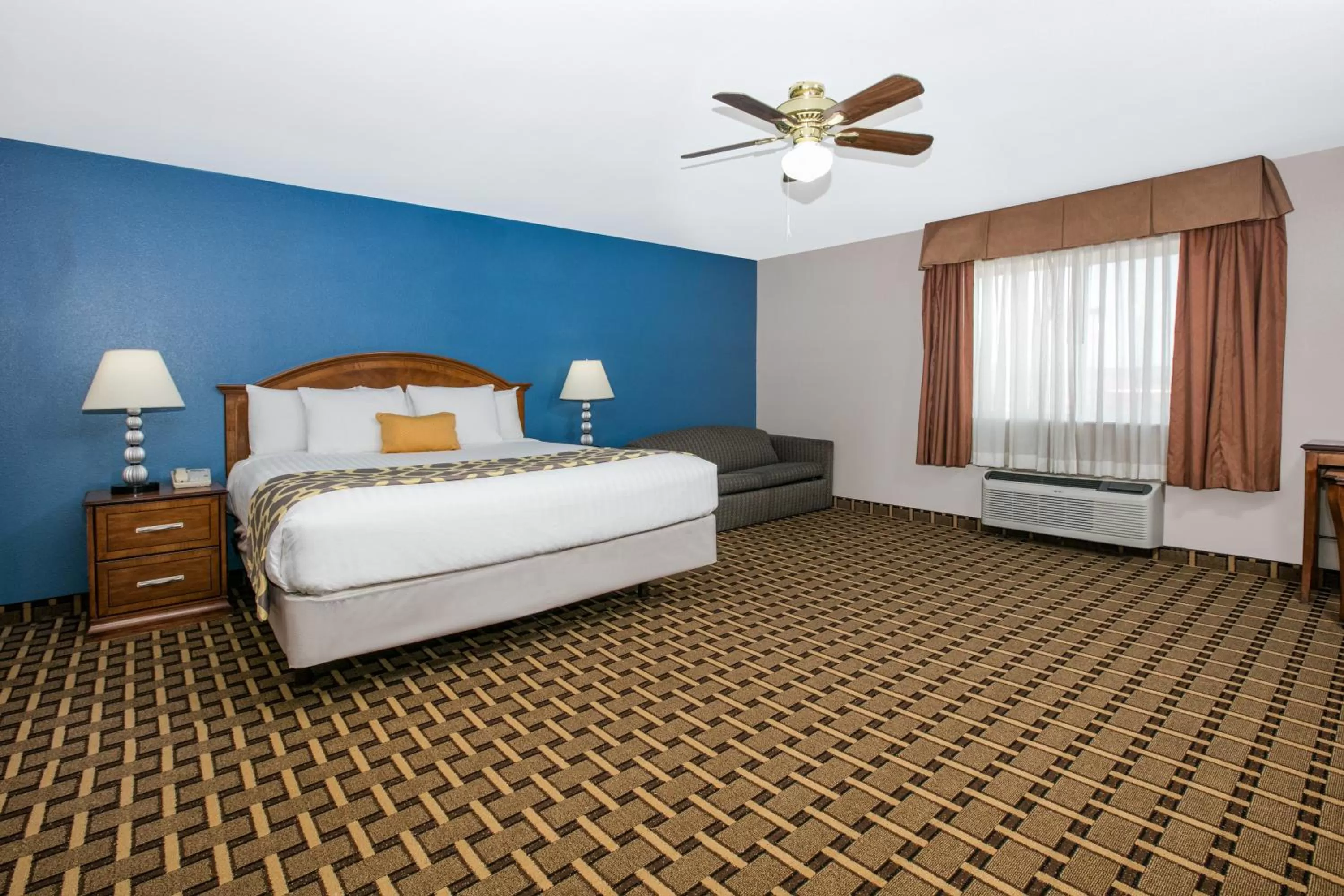 Photo of the whole room, Bed in Quality Inn Lawton near Fort Sill