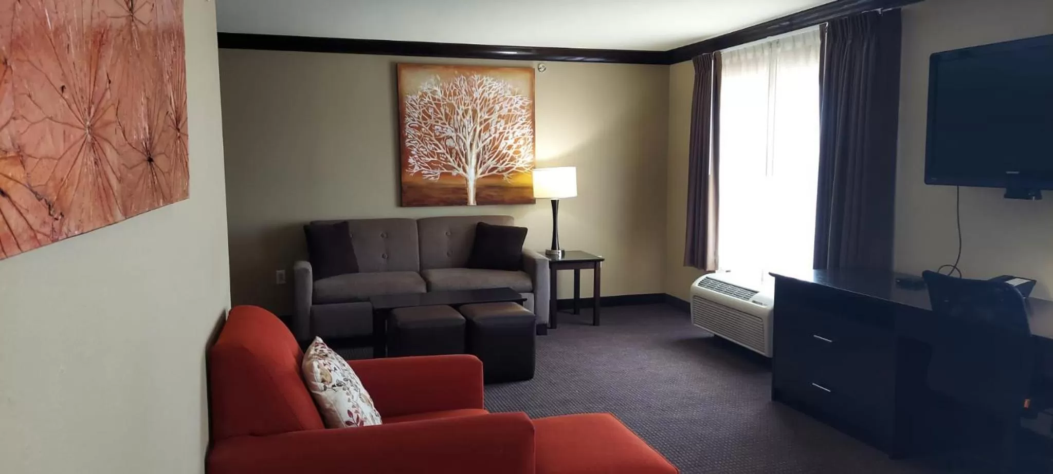 Parkwood Inn & Suites